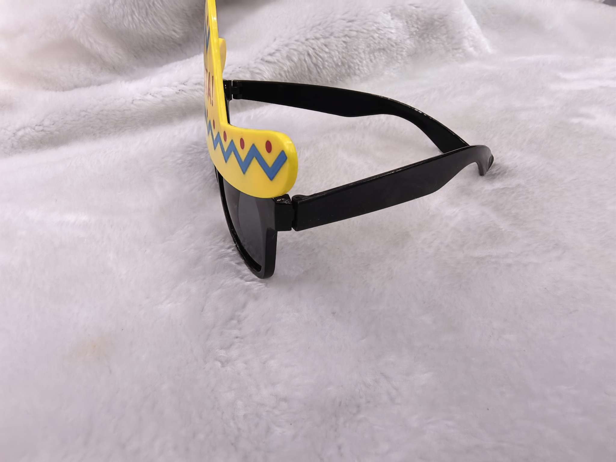 时尚新颖的各种户外用品。舞会party这种聚会等各种舞会 各位各种年龄段的年轻人的喜爱。细节图