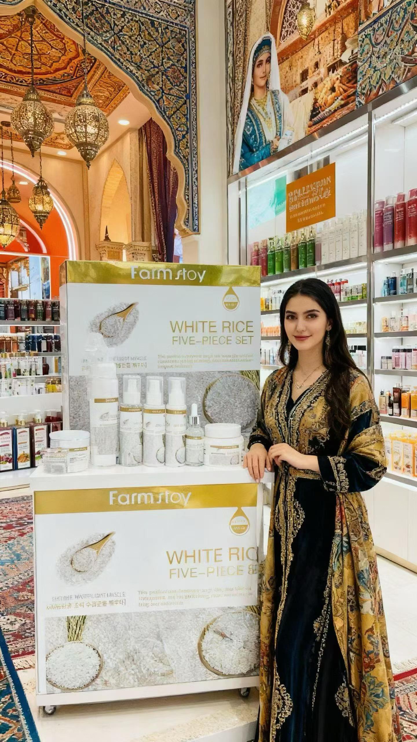 The PHAENNA rice skin care set includes cleanser, foam, essence, face cream, eye mask, sunscreen, body wash, scrub, bath salt, shampoo, etc Specification image