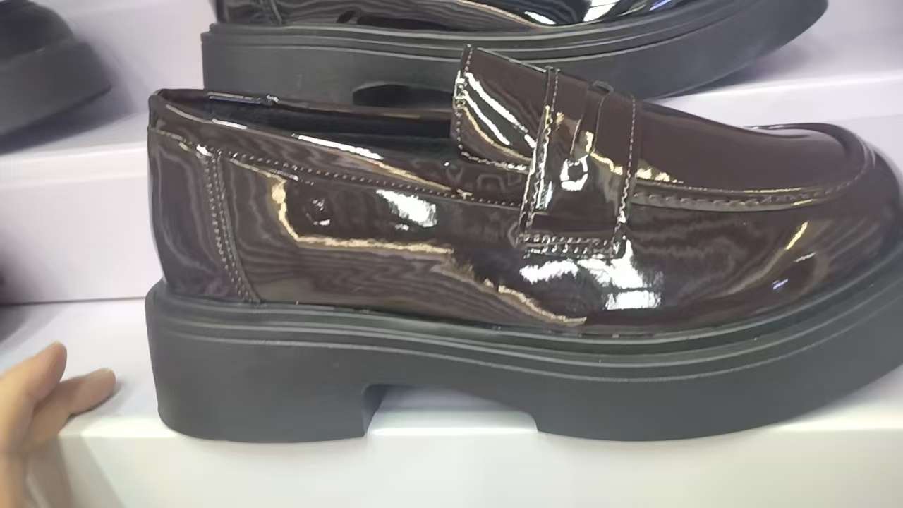 British loafers, a classic one-pedal style, have a retro look and are suitable for commuting and daily casual wear Specification image