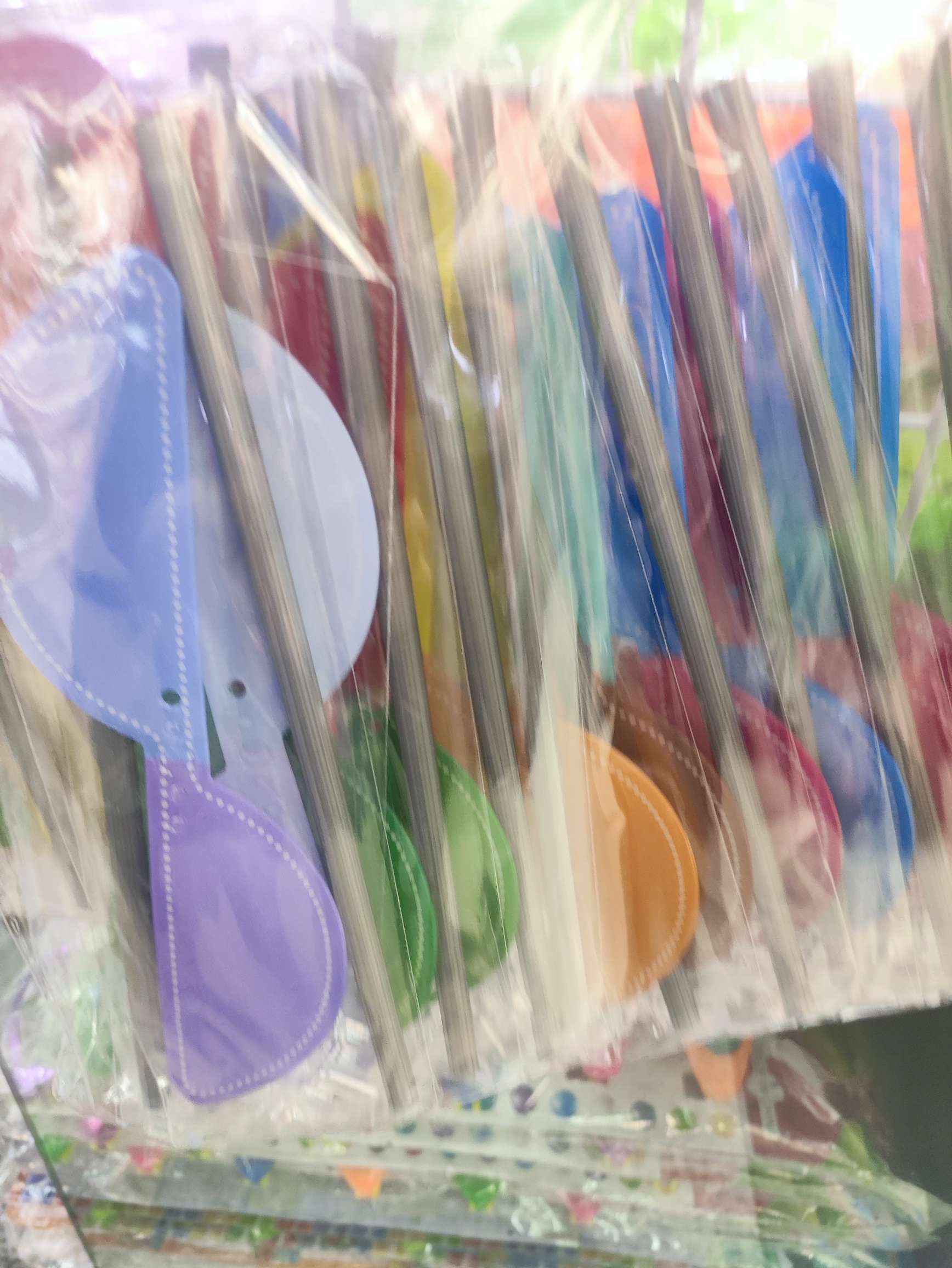 这是一款，户外运动大、小竹蜻蜓，一直以来小朋友们都特别喜欢的玩具，款式多多，欢迎选购产品图