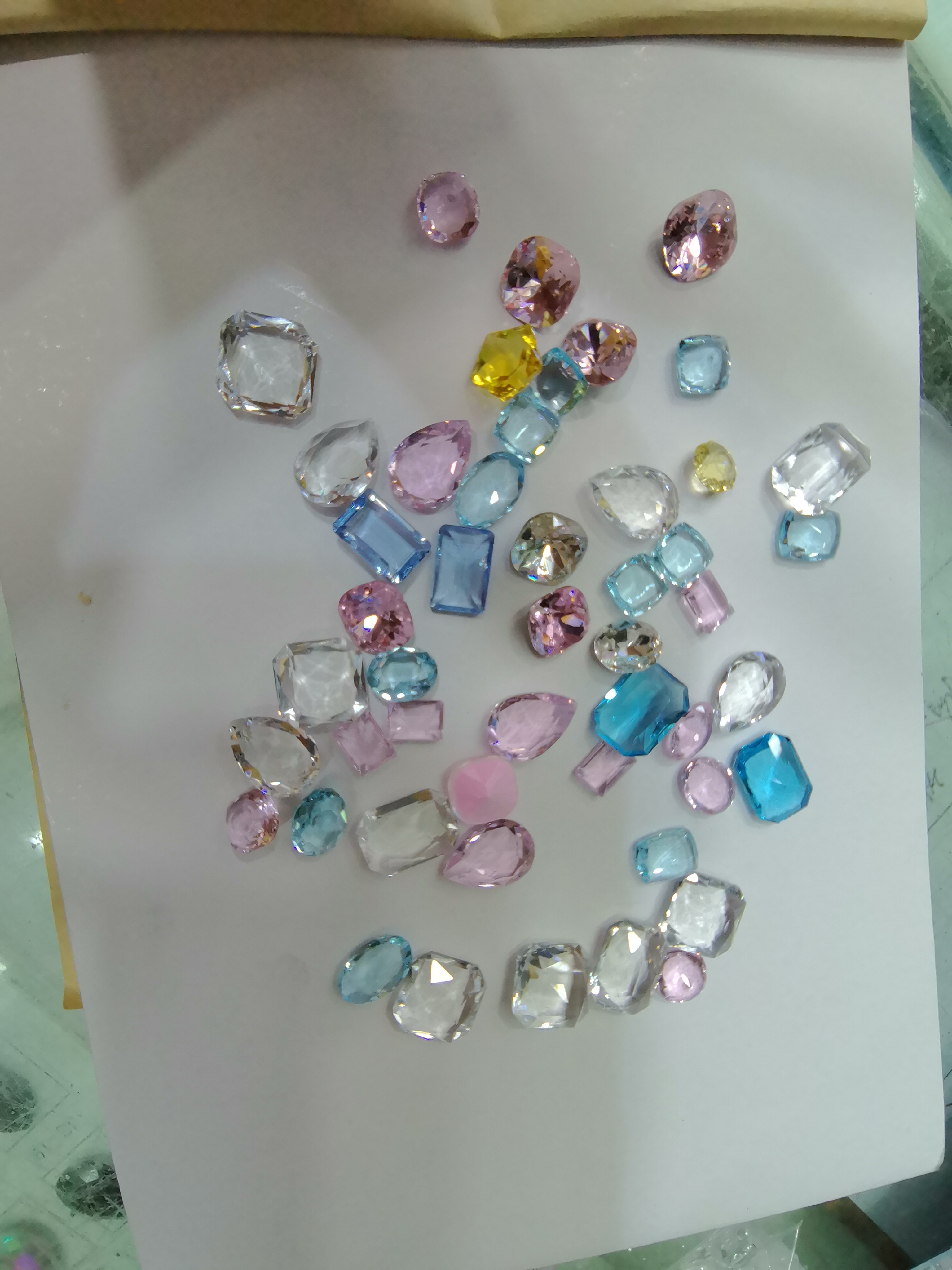 天然水晶工艺品 水晶多种规则，玉器挂件 水晶原石 水晶灯饰配件水晶细节图