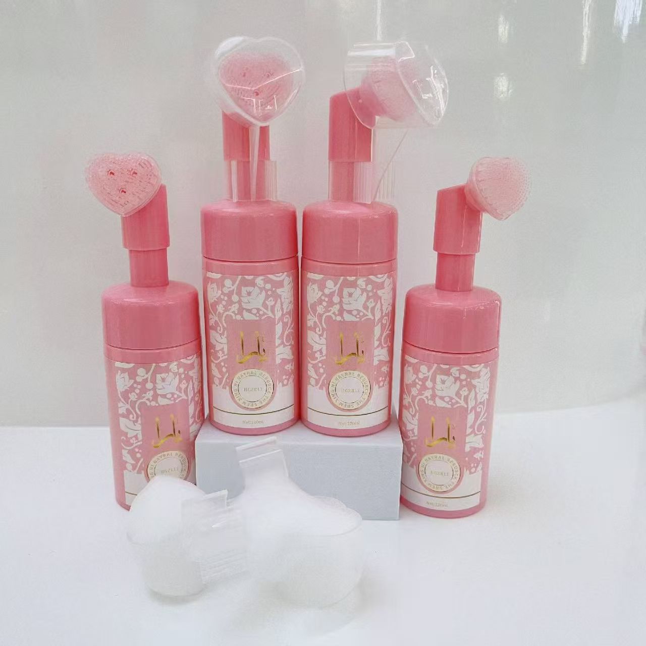 The Farmstay skincare and cleansing series has made its debut. With natural ingredients such as collagen, aloe vera, and avocado, it creates a new experience of hydrated and radiant skin. Application Scenario