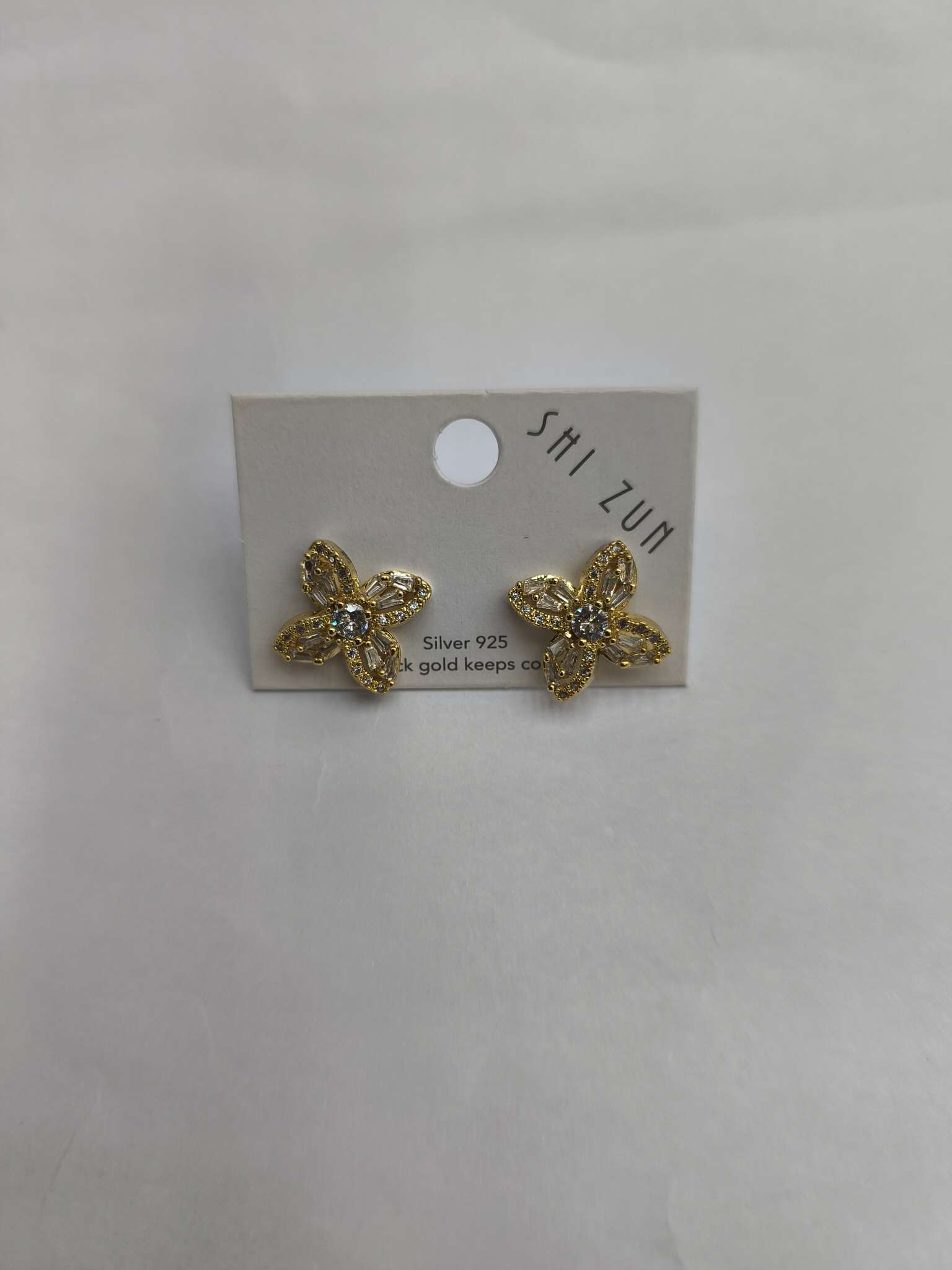 金色微镶钻四叶草耳钉女小众设计感耳环2026新款爆款高级感