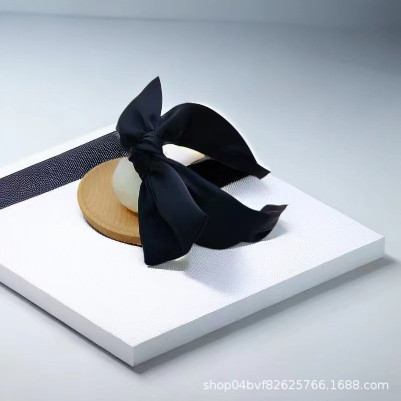 Fashionable and high-end style, versatile for daily use, large satin bow headband, hair accessory, knotted headband Application Scenario