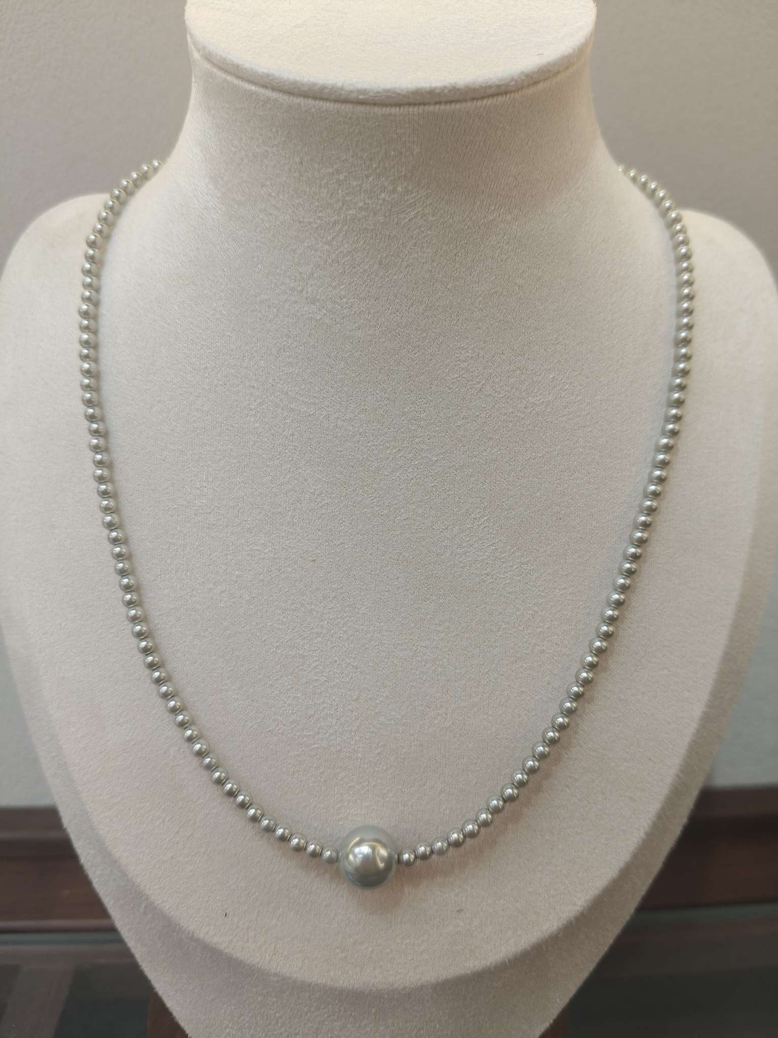 简约灰色施家珍珠项链 轻奢小众百搭锁骨链 