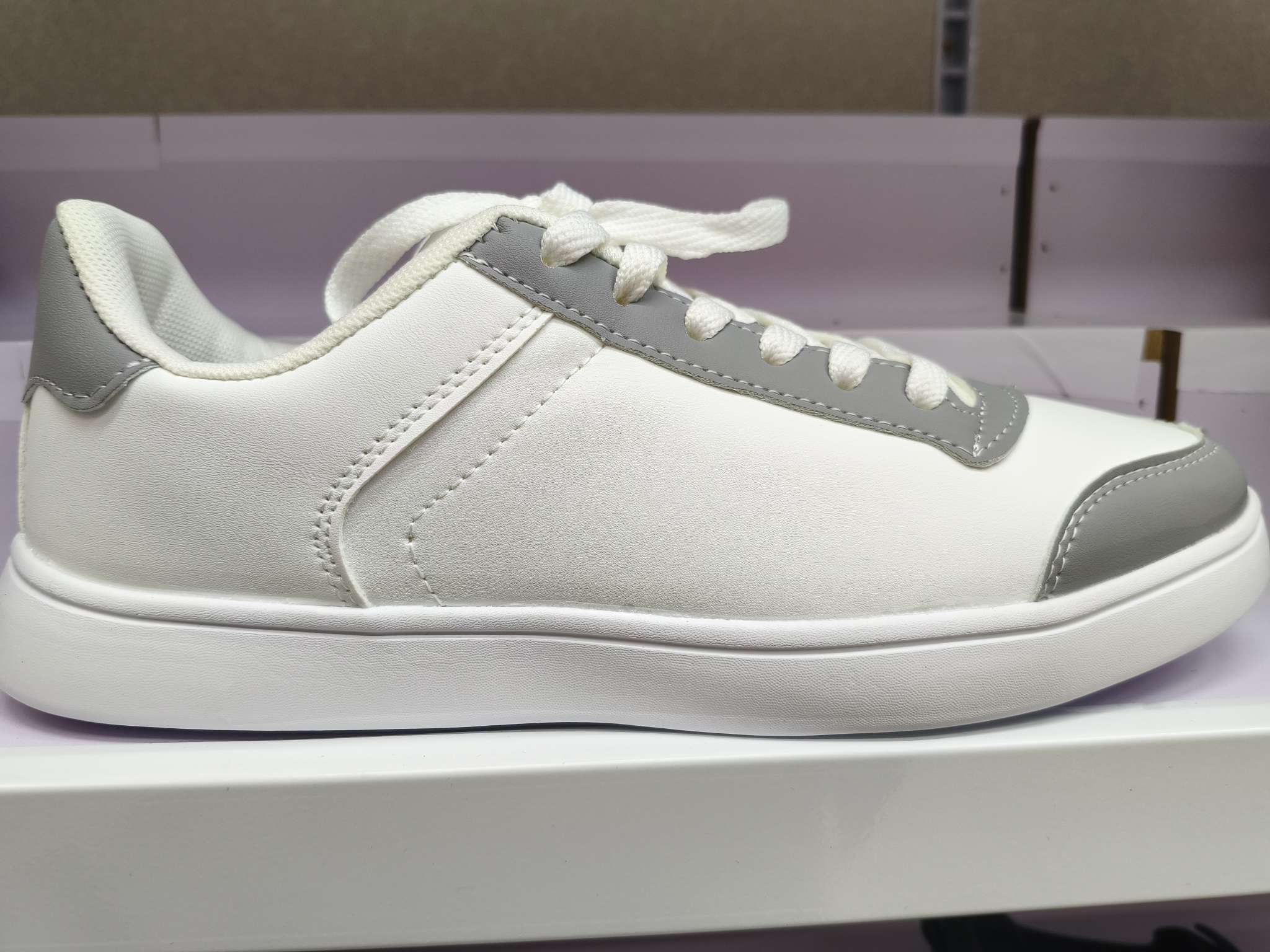 White shoes for men, versatile men's board shoes with rubber soles, summer casual shoes detail image 4