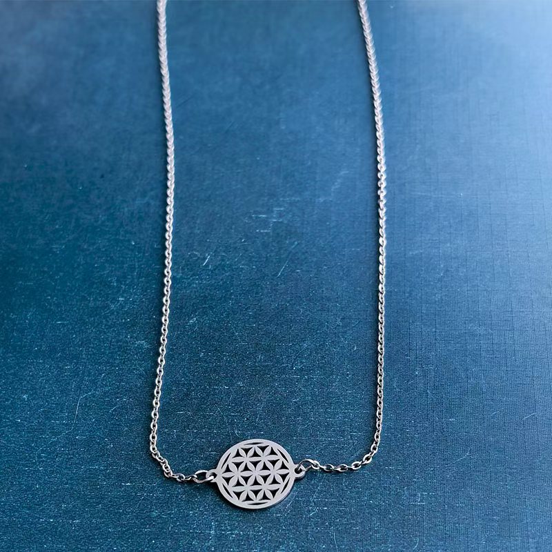 Cross-border foreign trade hollowed-out circular bracelet pendant, titanium steel and stainless steel DIY jewelry accessory connector, fashionable and individual detail image 4