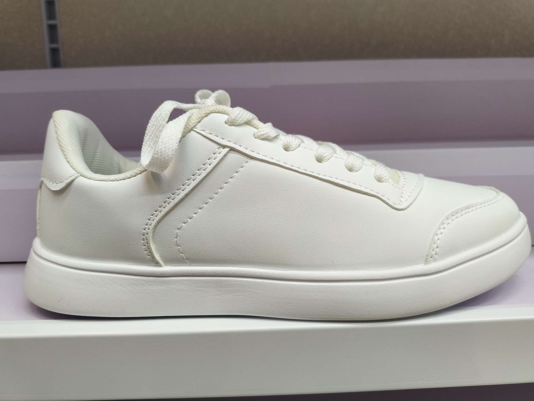 White shoes for men, versatile men's board shoes with rubber soles, summer casual shoes detail image 2