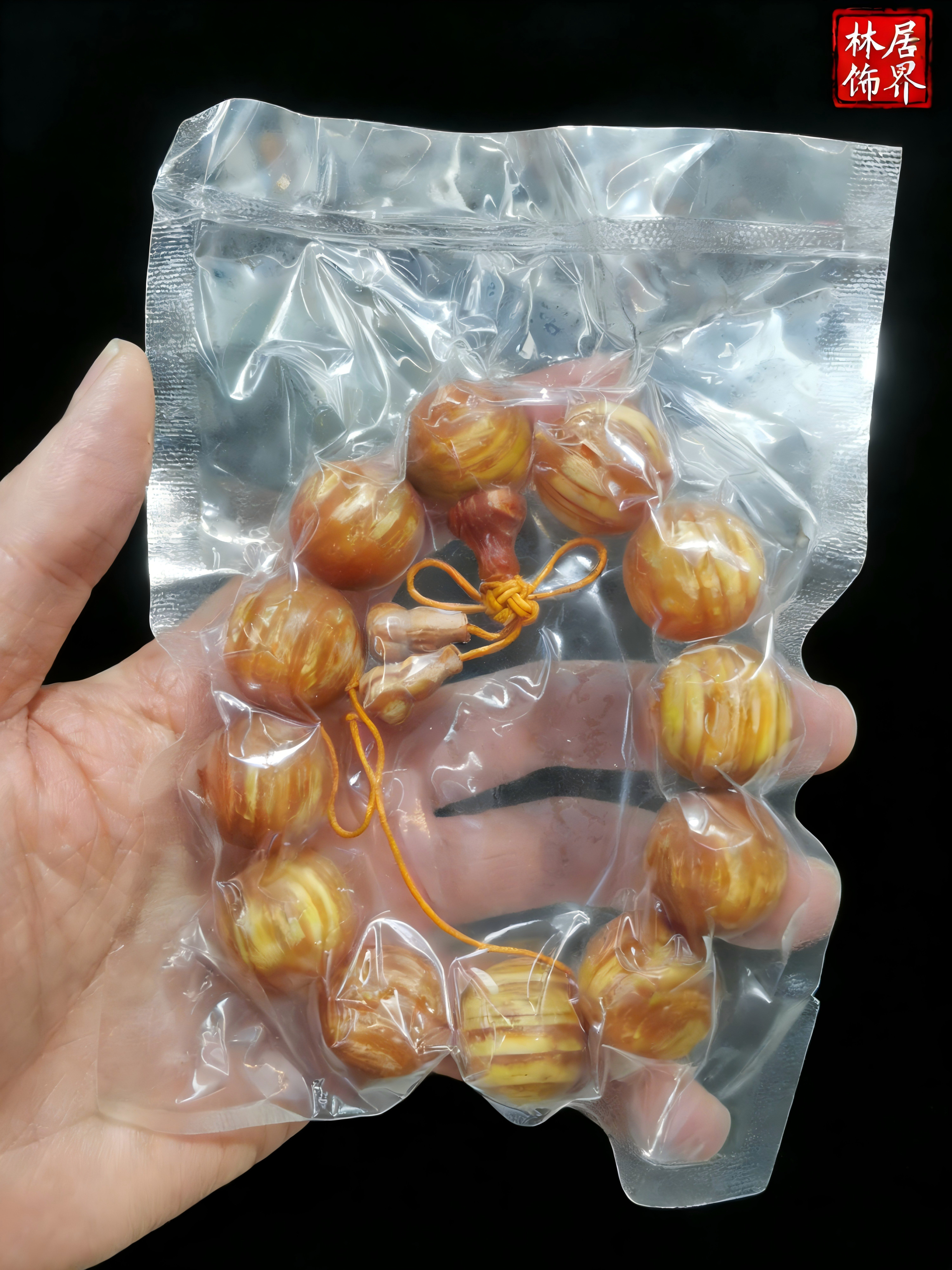 Translucent Imperial Blood Dragon Wood Amber wood bracelet, Changbai Mountain agarwood, fully filled with oil pine seeds, 20MM, fully jade-like cultural play Application Scenario