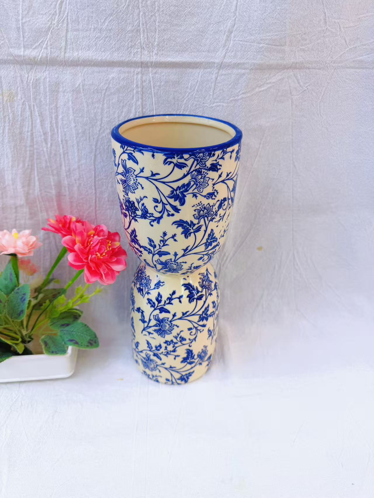 Chinese blue and white porcelain vase with coiled branch pattern, double-section design, hand-painted craftsmanship, exquisite decorative vase detail image 2