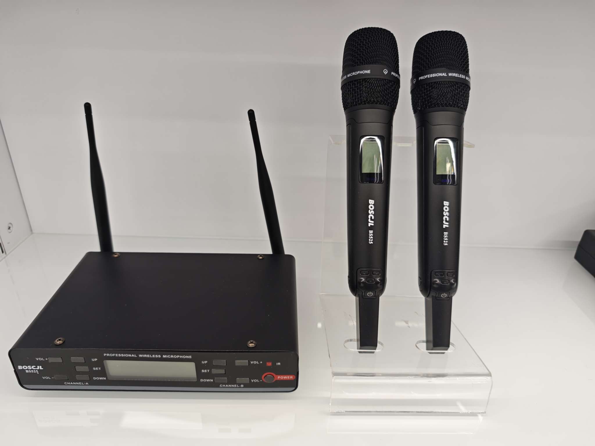 🎤 BOSCJL BS525 kit de micrófono inalámbrico profesional con antena doble para una recepción estable, regulación independiente de doble micrófono y adaptación versátil para escenario, conferencia y canción K. Tarjeta de balance