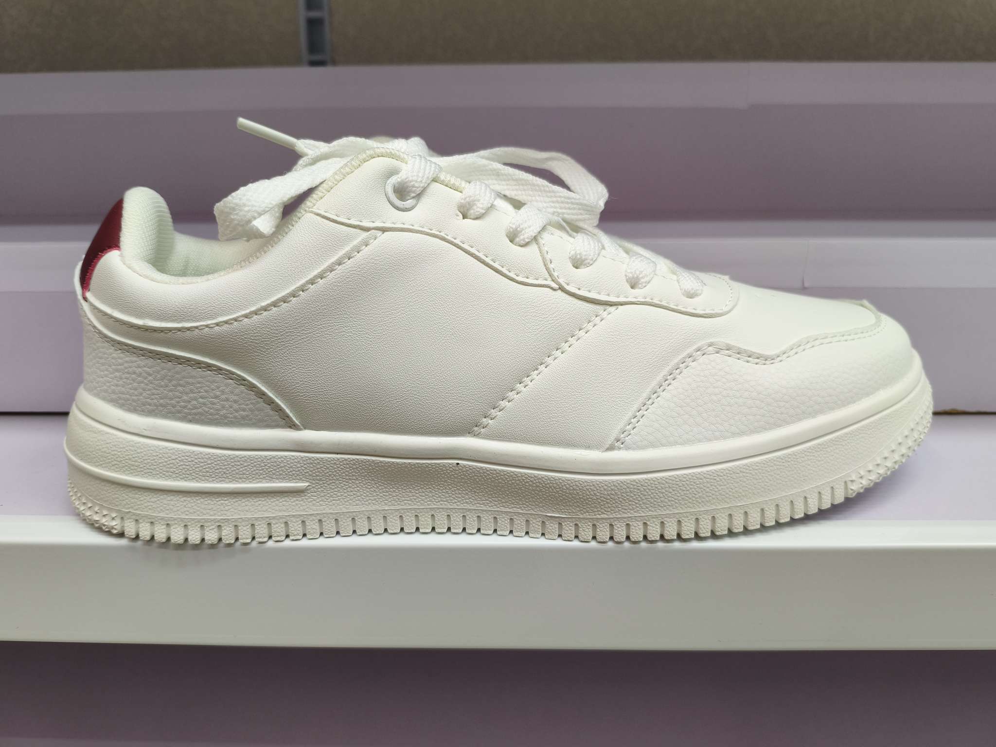 White shoes for men, versatile men's board shoes with rubber soles, summer casual shoes Application Scenario