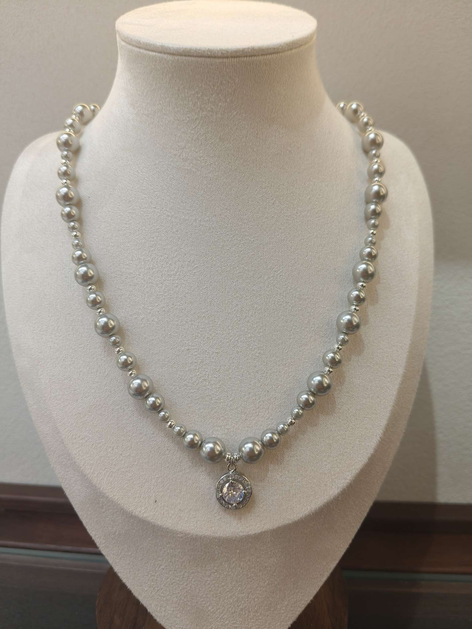 灰色施家珍珠大小珠锆石吊坠项链 轻奢小众高级感锁骨链