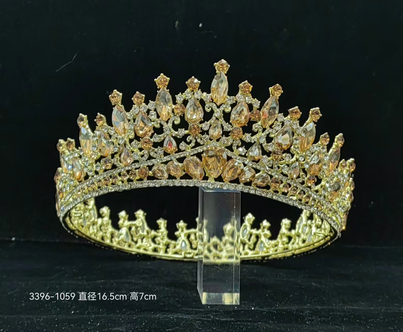 Bride's round crown detail image 6