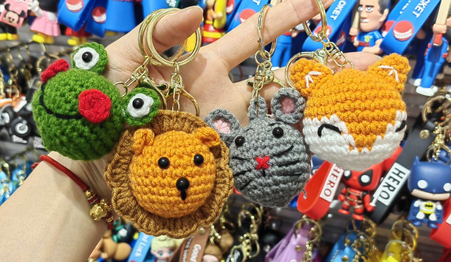 其他挂饰成品饰品挂饰创意装饰挂件家居装饰摆件手工编织玩偶挂件 毛线钩织公仔玩偶挂件 钥匙扣挂件包包挂件手埲花 创意工坊白底实物图