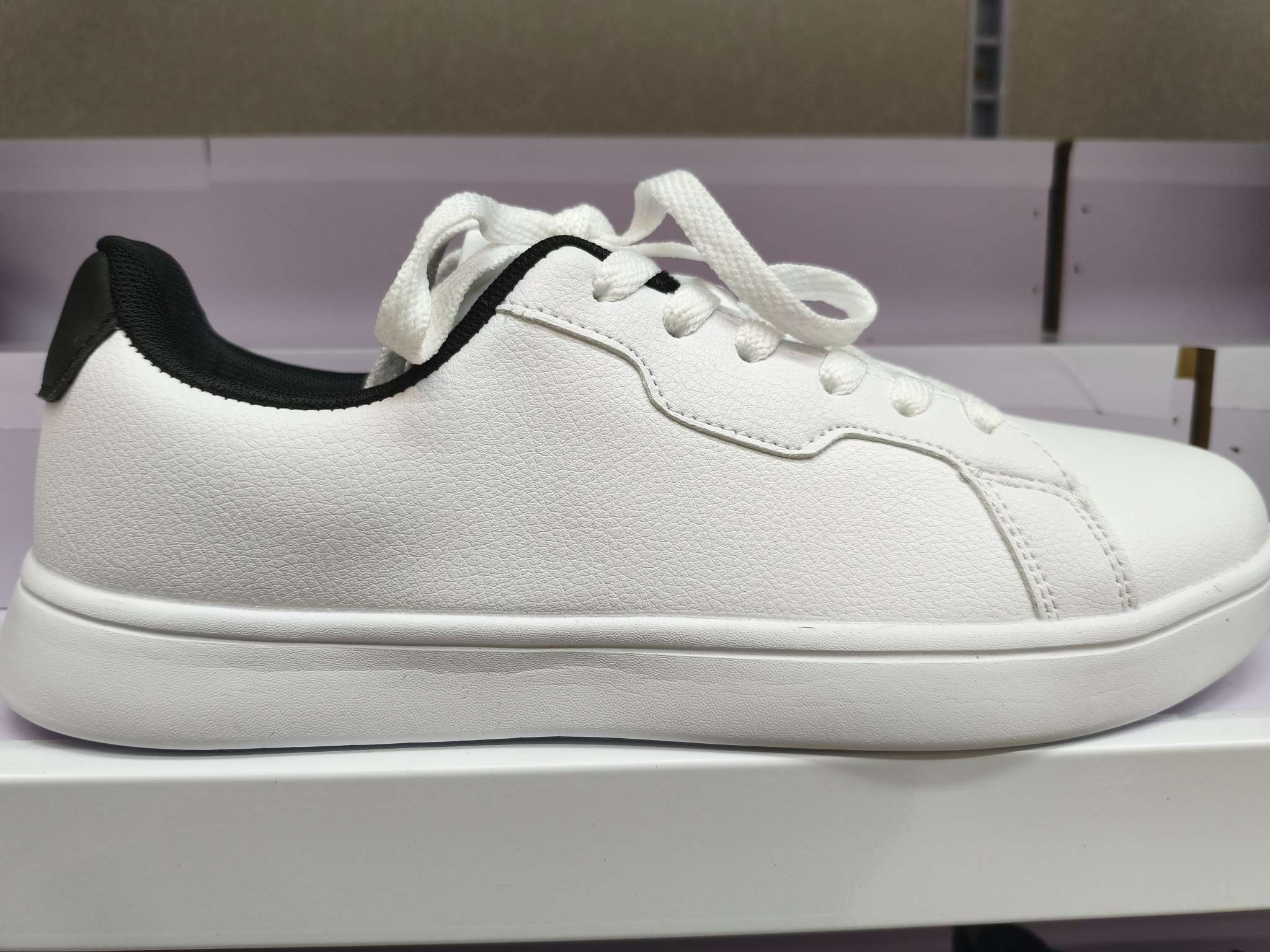 White shoes for men, versatile men's board shoes with rubber soles, summer casual shoes detail image 3