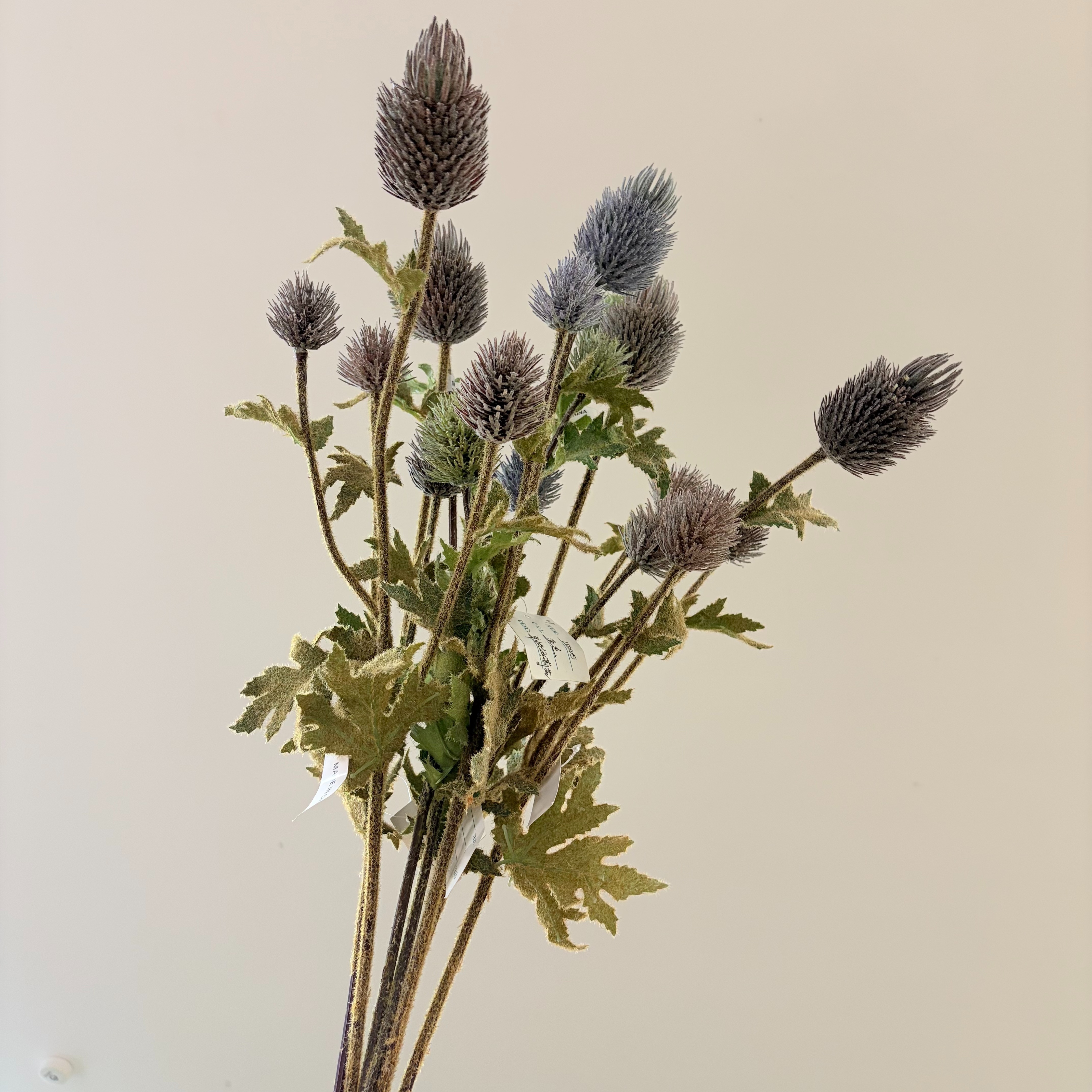 Cardo de simulación flor flor falsa flor artificial hogar artesanía hotel boda al por mayor de alta gama flor de simulación flor de tela de seda inserción de cardo con flores falsas adecuado para la decoración del dormitorio del hogar pic 2