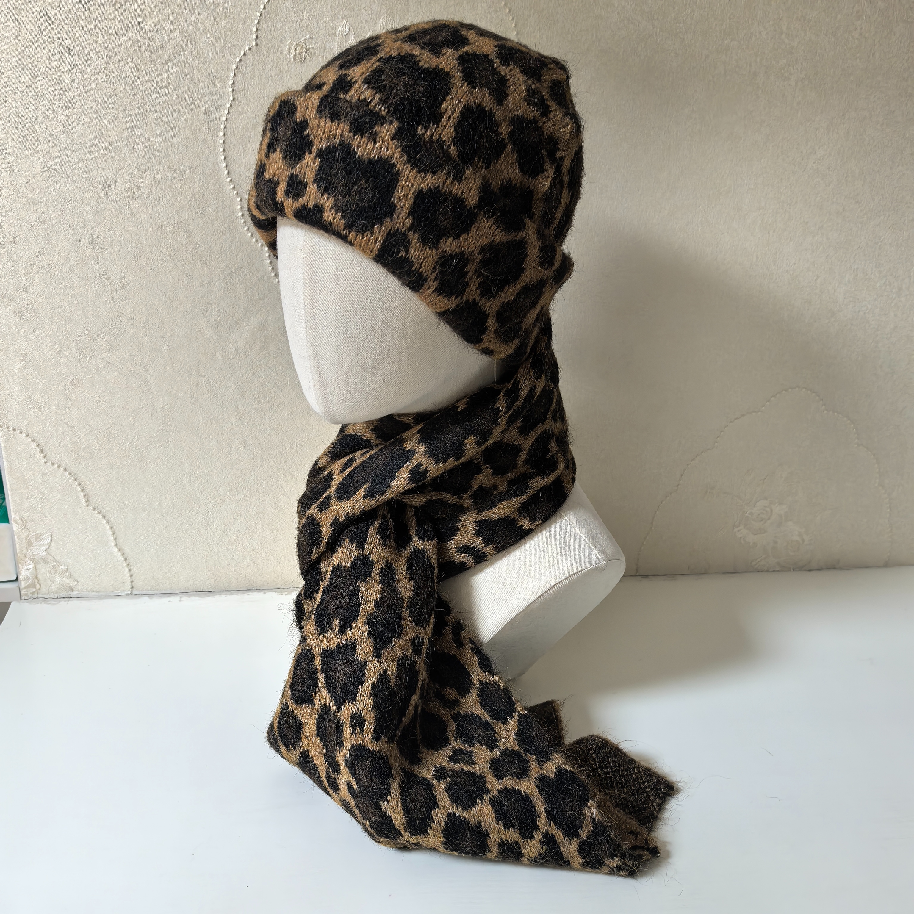Otoño-invierno mujer leopardo sombrero bufanda dos piezas pareja set Specification image