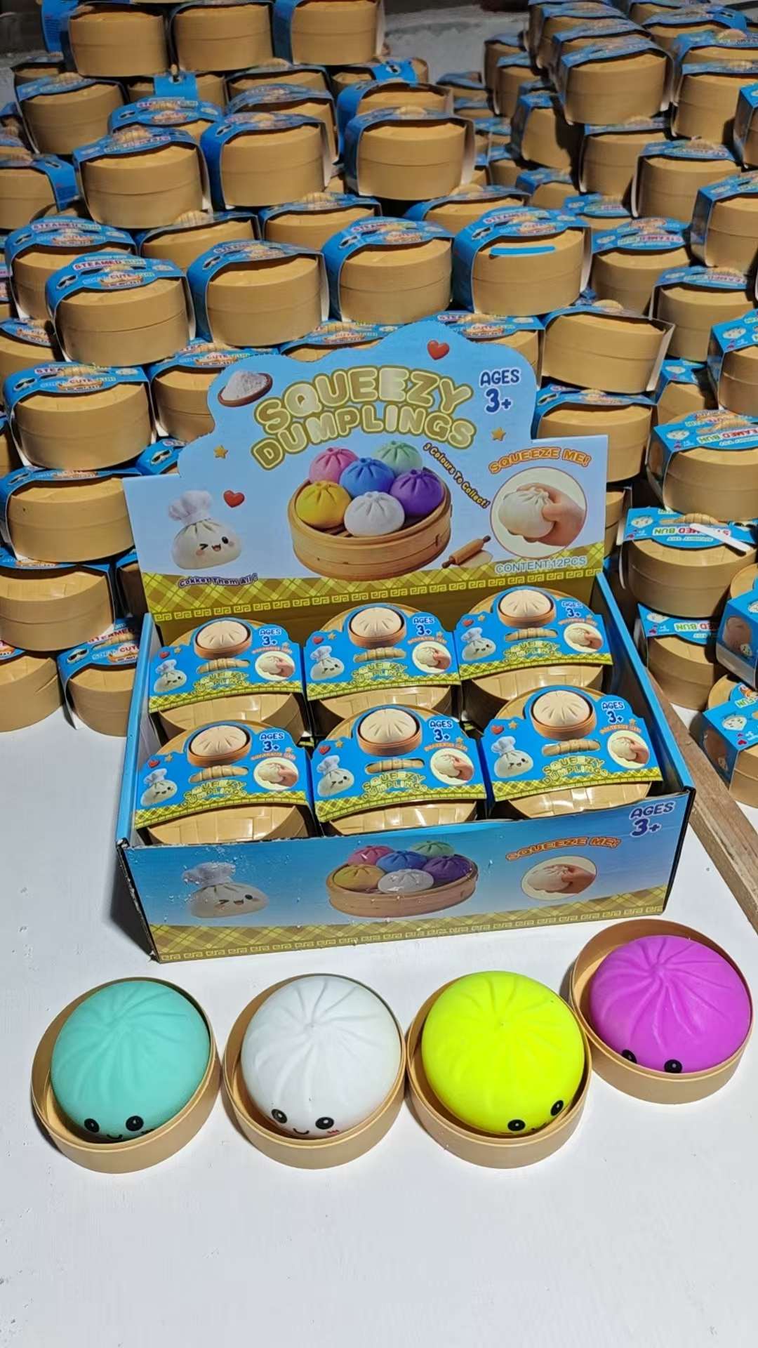 休闲传统玩具仿真8.5带笼包子挤压玩具新奇特玩具白底实物图