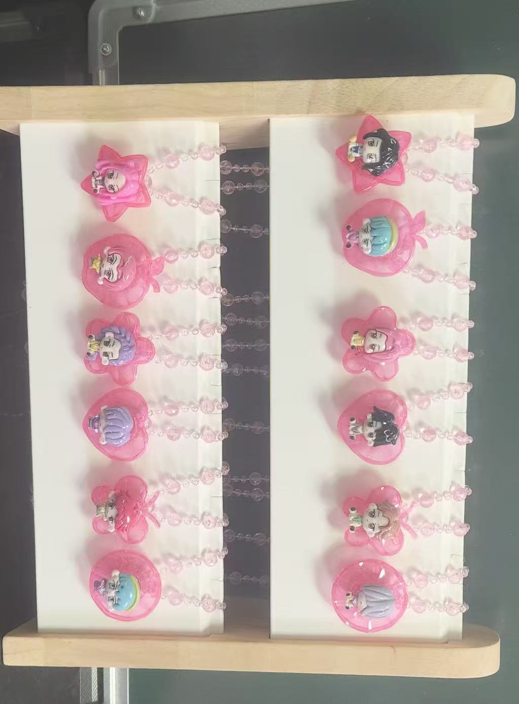 儿童宝石项链/儿童项链套装/地摊树脂挂件/芭比公主项链/如厕表产品图