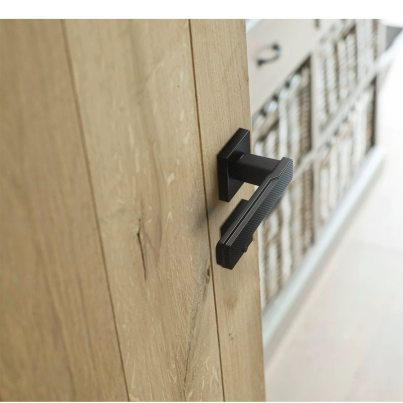 Haobao black door lock, indoor bedroom magnetic silent bathroom solid wood door handle, simple home door lock Item Picture