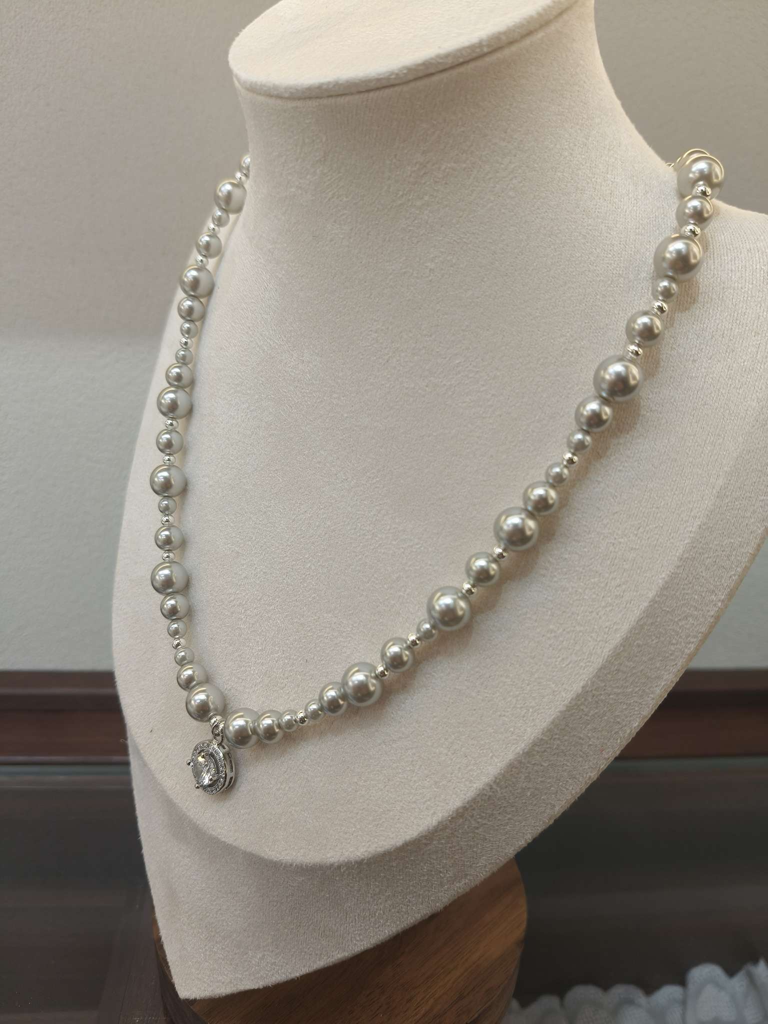 灰色施家珍珠大小珠锆石吊坠项链 轻奢小众高级感锁骨链细节图