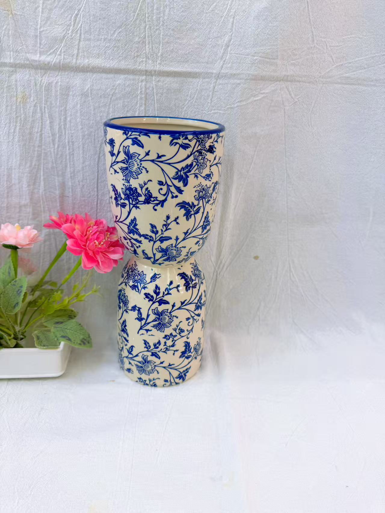 Chinese blue and white porcelain vase with coiled branch pattern, double-section design, hand-painted craftsmanship, exquisite decorative vase detail image 4