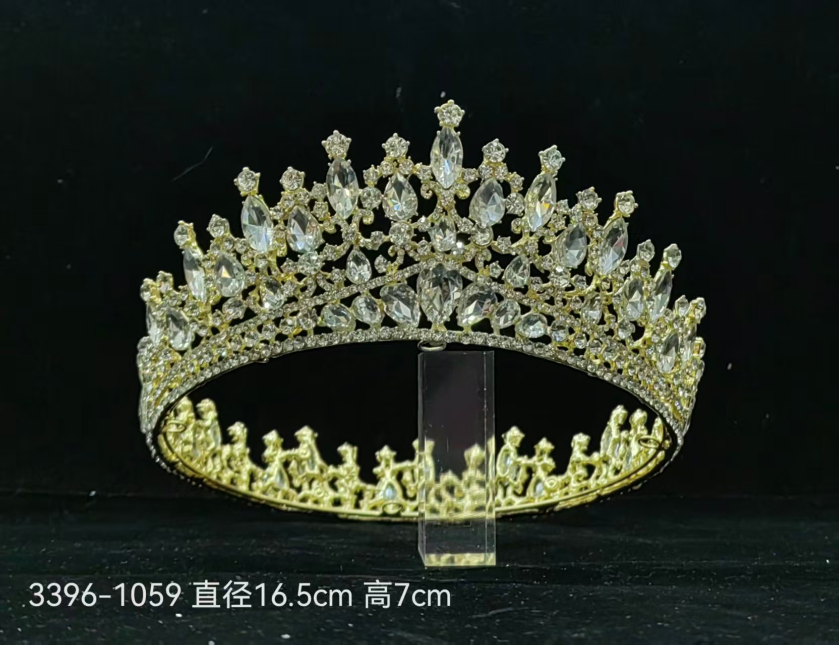 Bride's round crown detail image 4