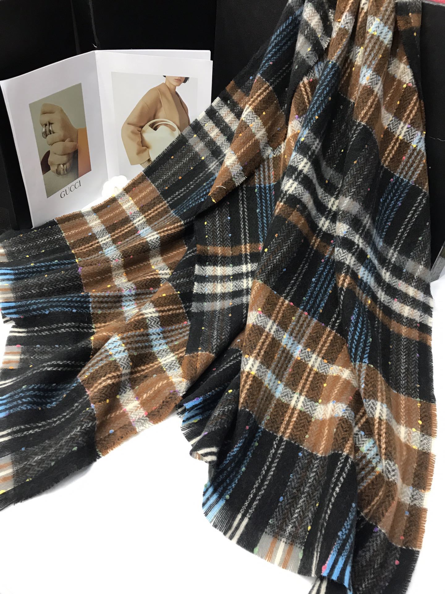 New cross-border order style scarves wholesale e-commerce live streaming supply chain small quantity in stock, dot yarn retro