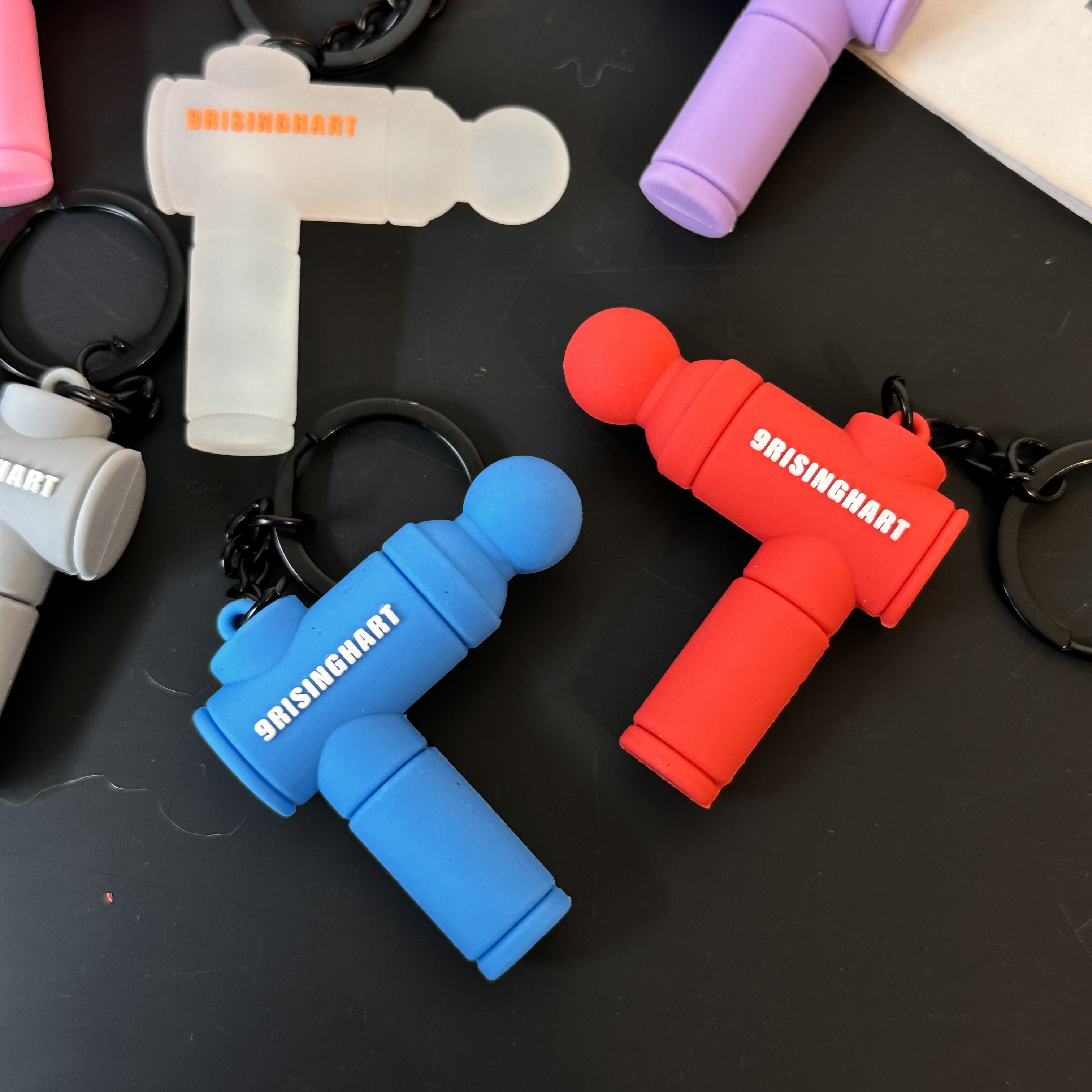 钥匙扣/卡通钥匙扣挂件/钥匙扣公仔挂件/发光闪光钥匙扣/流沙入油玩具白底实物图