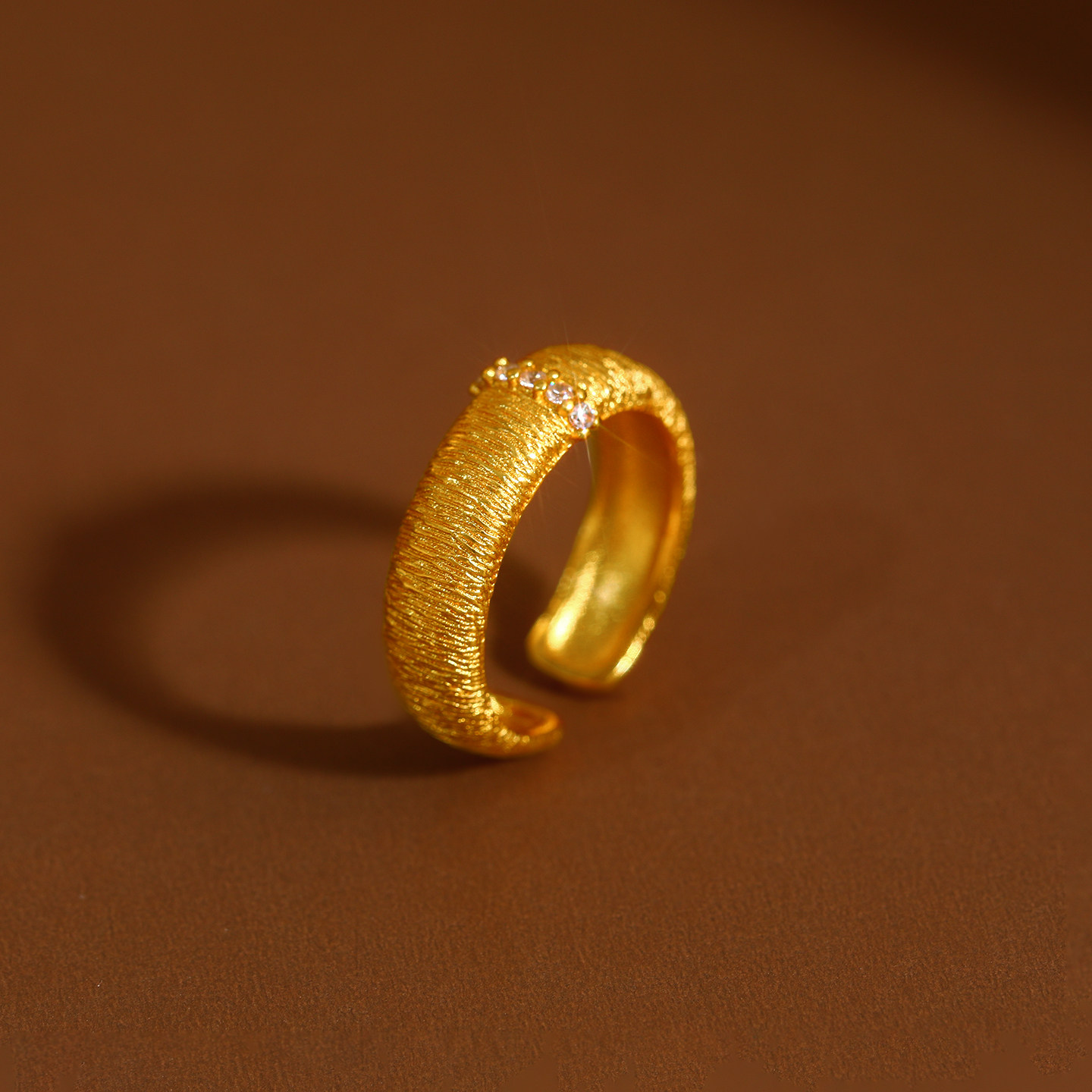 Golden brushed zircon open ring for women 2026 new bestseller index finger ring, a niche high-end ring, extremely beautiful Application Scenario
