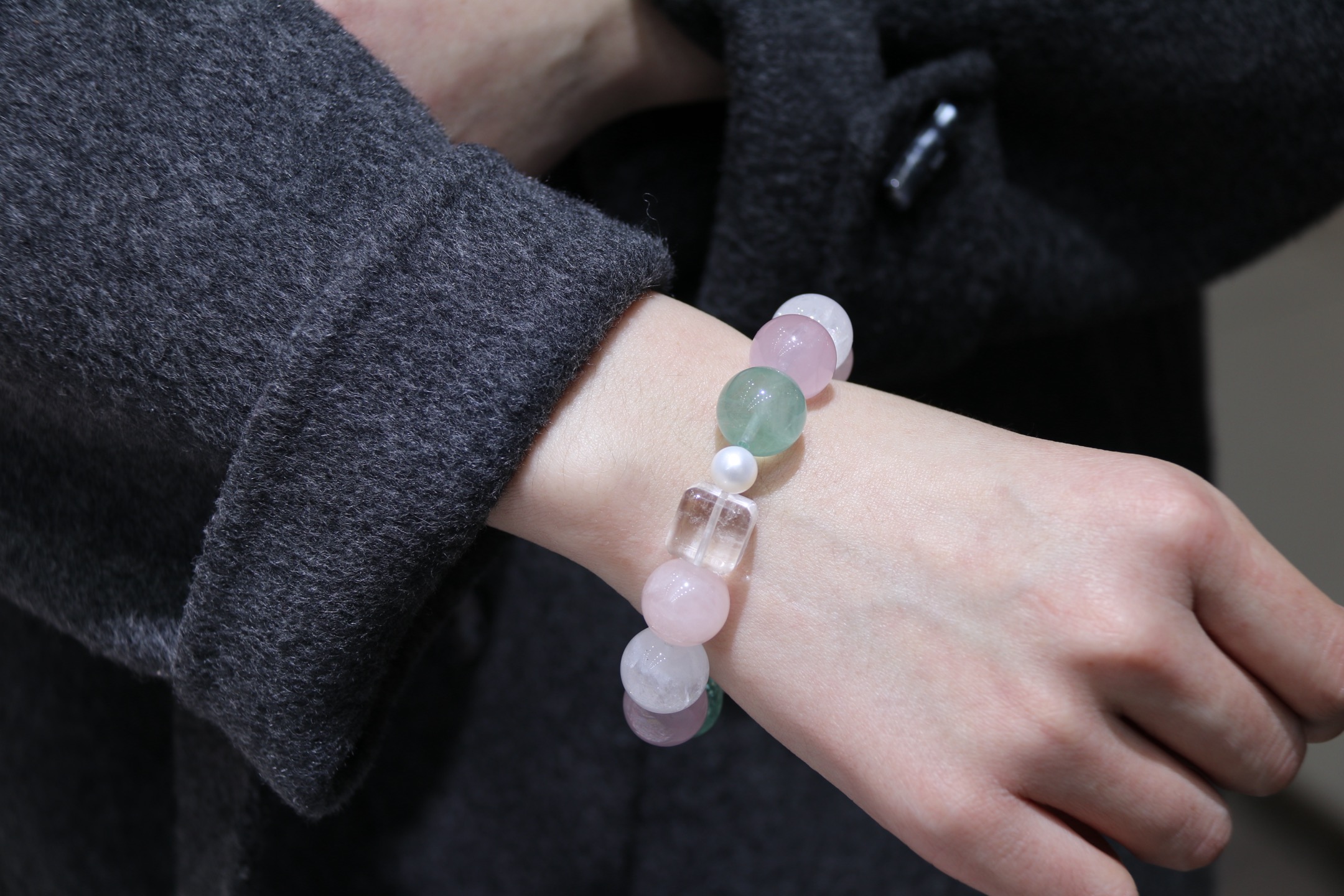 【 Ya Jin Pei Jewelry 】14mm green fluorite stabilizes the mood, and white crystal purifies the venue with abundant treasure elements Application Scenario