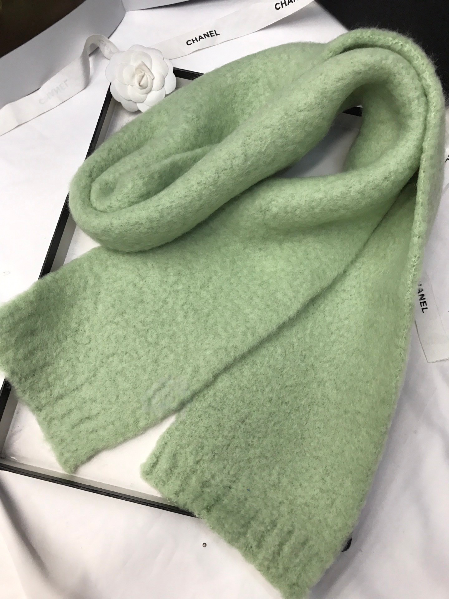 New in-stock cross-border wholesale e-commerce live streaming supply chain supply, 30 wool plain knitted Application Scenario