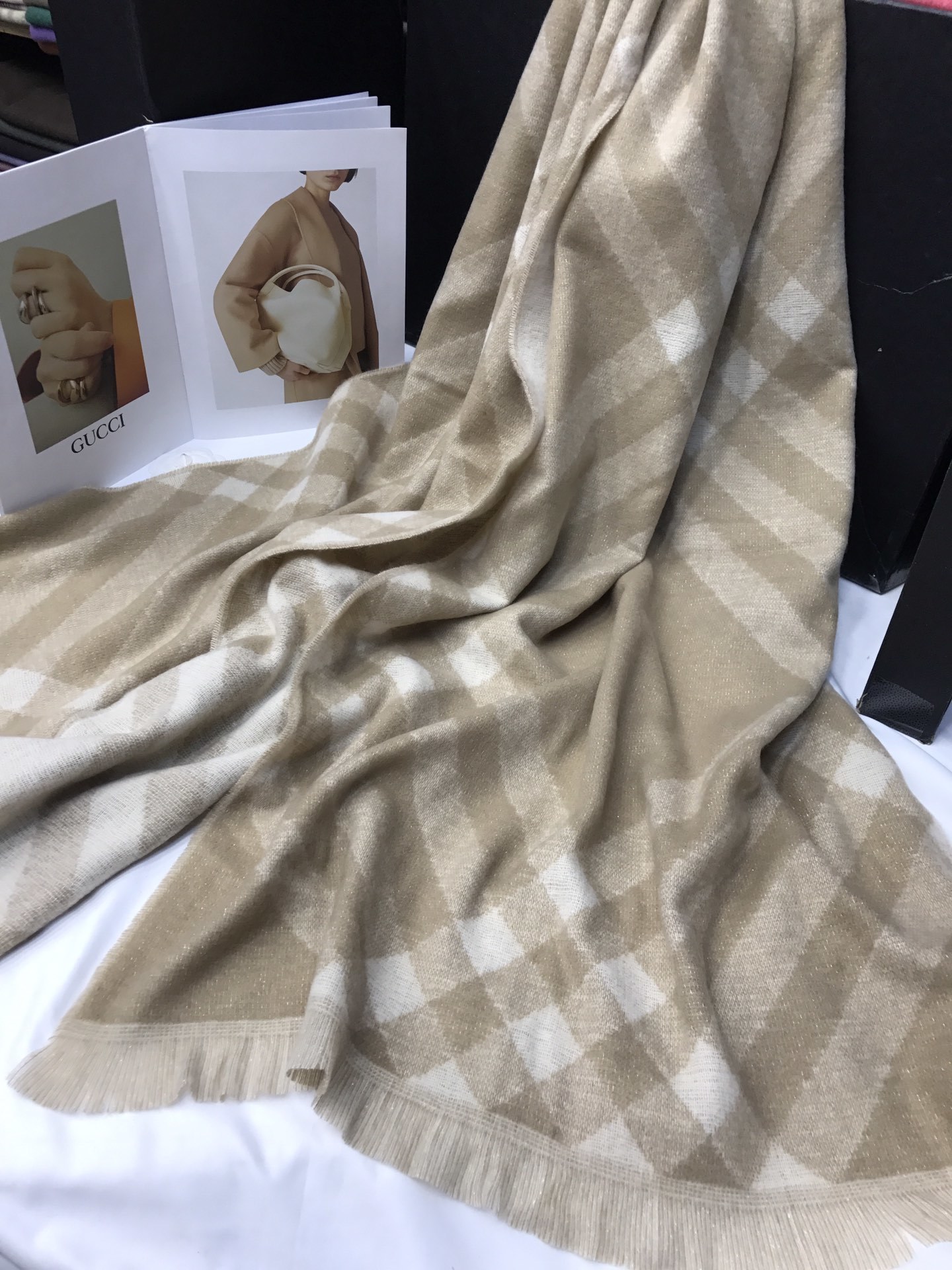 New cross-border in-stock scarves wholesale e-commerce live streaming supply chain supply of Liangsi Bagg