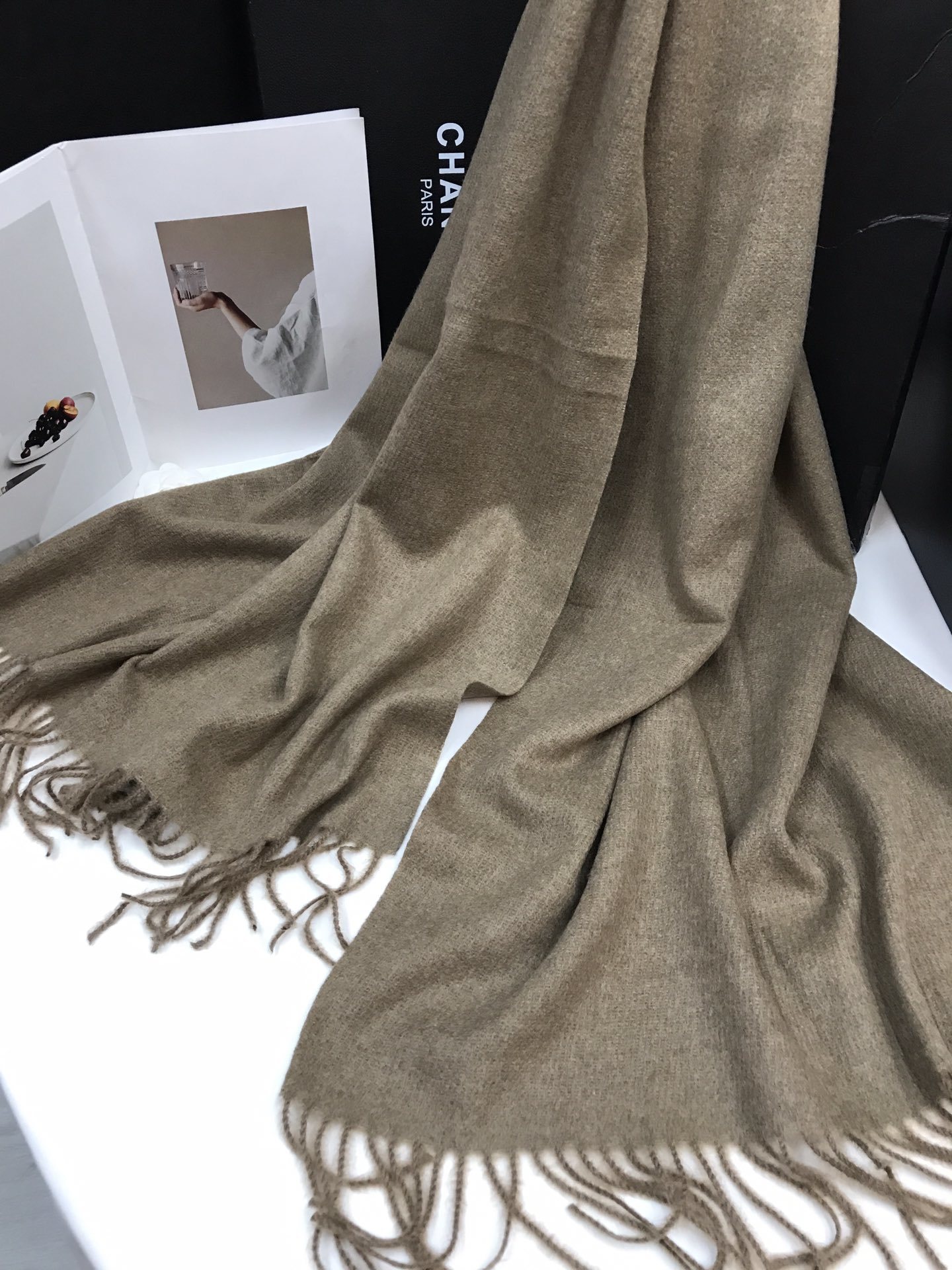New cross-border wholesale e-commerce live-streaming supply chain in stock, plain color of flowered yarn Specification image