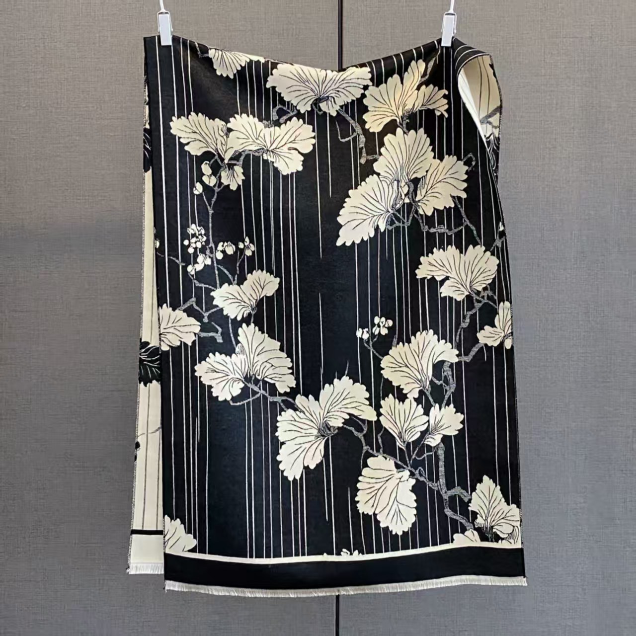 New cross-border wholesale scarf e-commerce live streaming high-speed jacquard series Ginkgo supply chain supply details Picture
