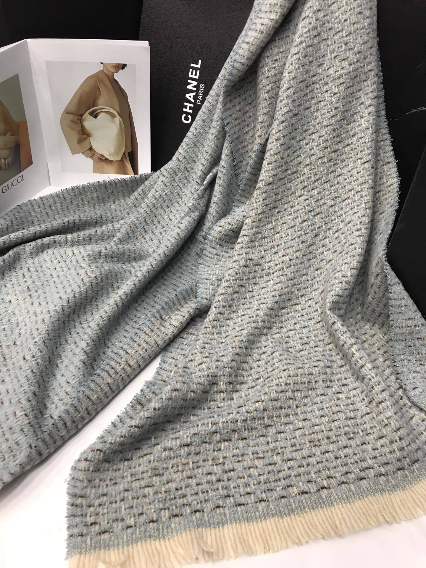 New order style cross-border scarf wholesale, e-commerce live streaming, small stock available, Zhima Dian Dian Xiaoxiangfeng supply