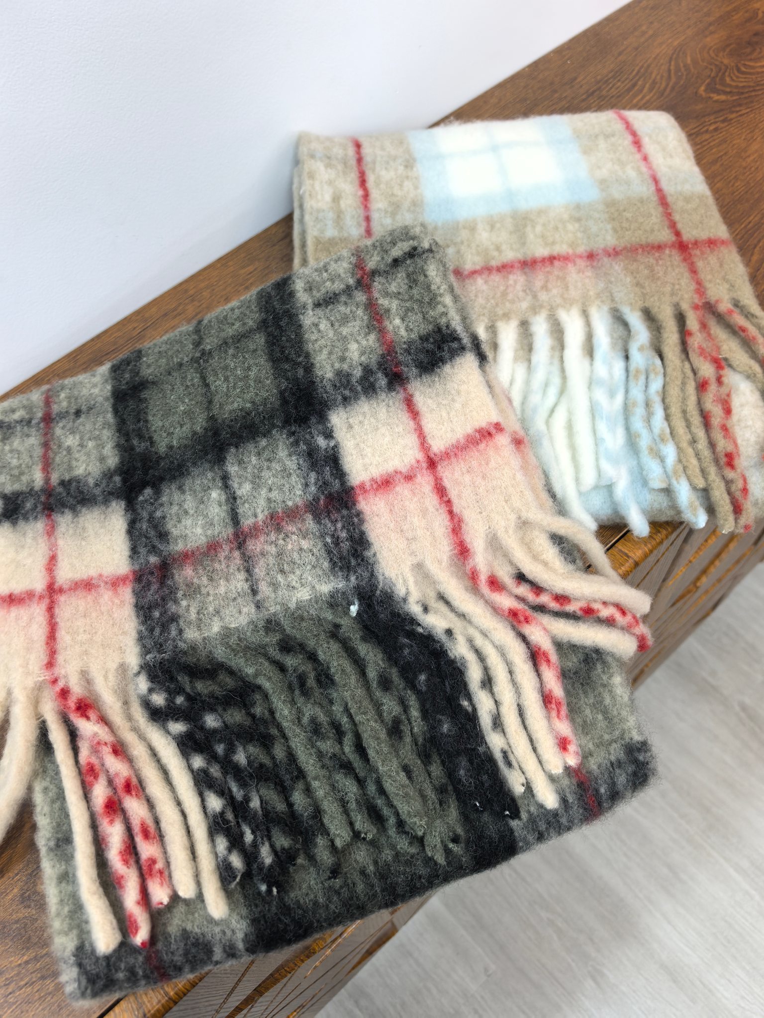 New cross-border wholesale e-commerce live-streaming available wool red line square grid supply chain Item Picture