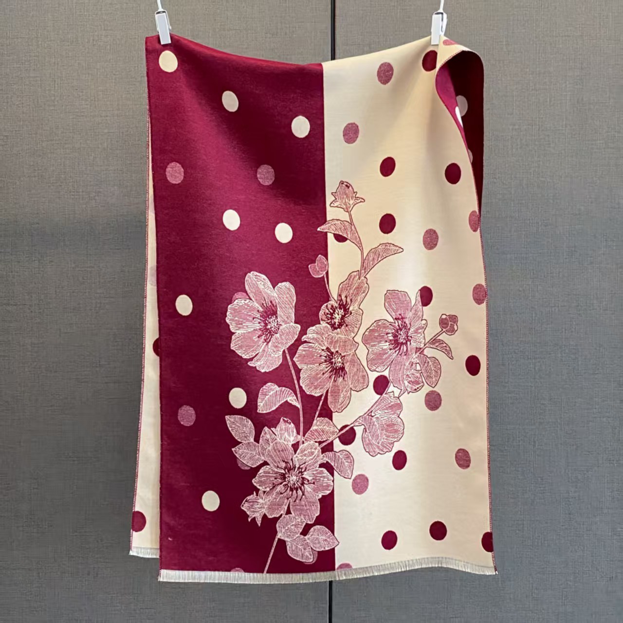 New cross-border wholesale e-commerce live-streaming high-speed jacquard series polka dot flower supply chain supply details Picture