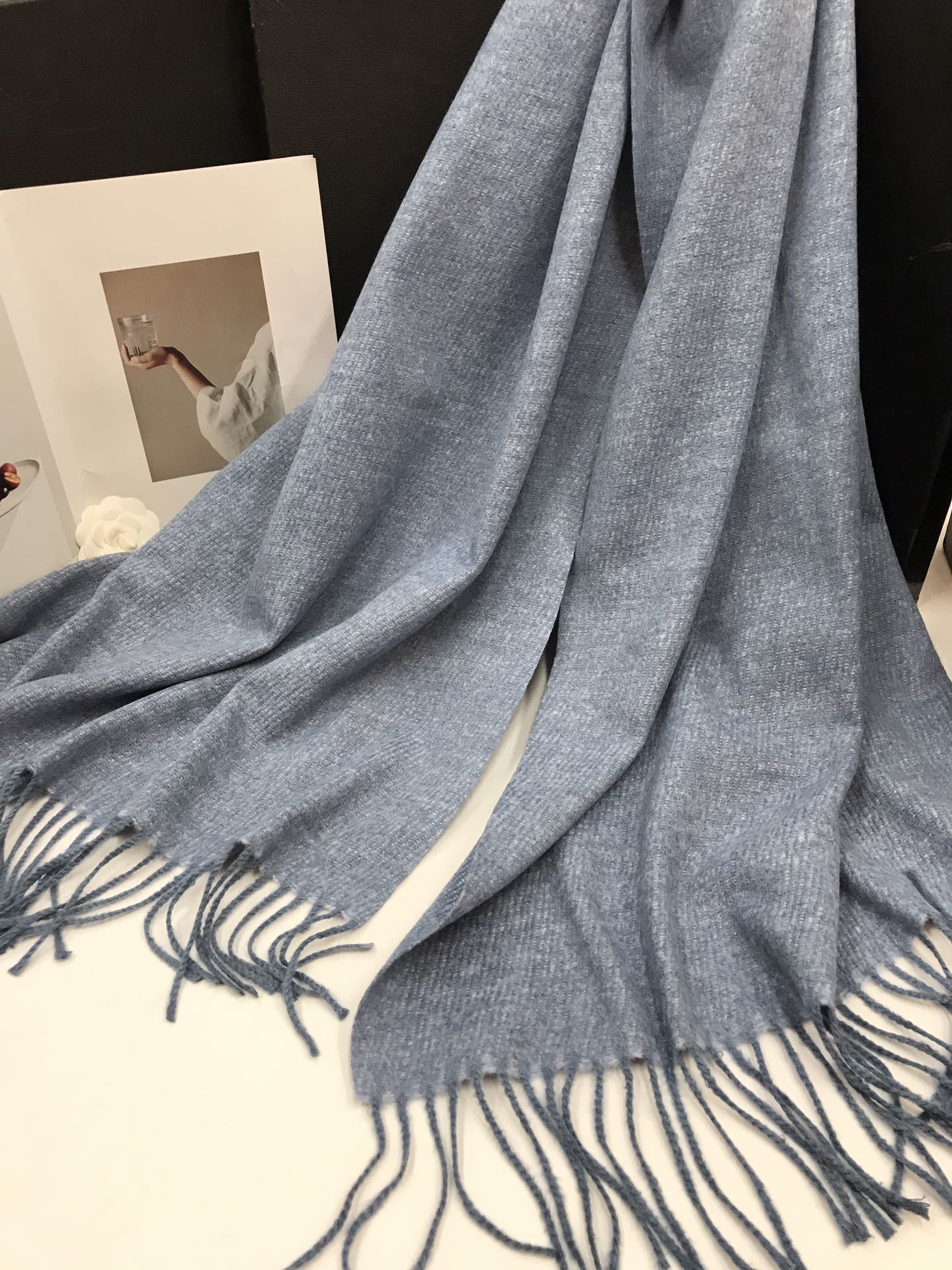 New cross-border wholesale e-commerce live-streaming supply chain in stock, plain color of flowered yarn details Picture