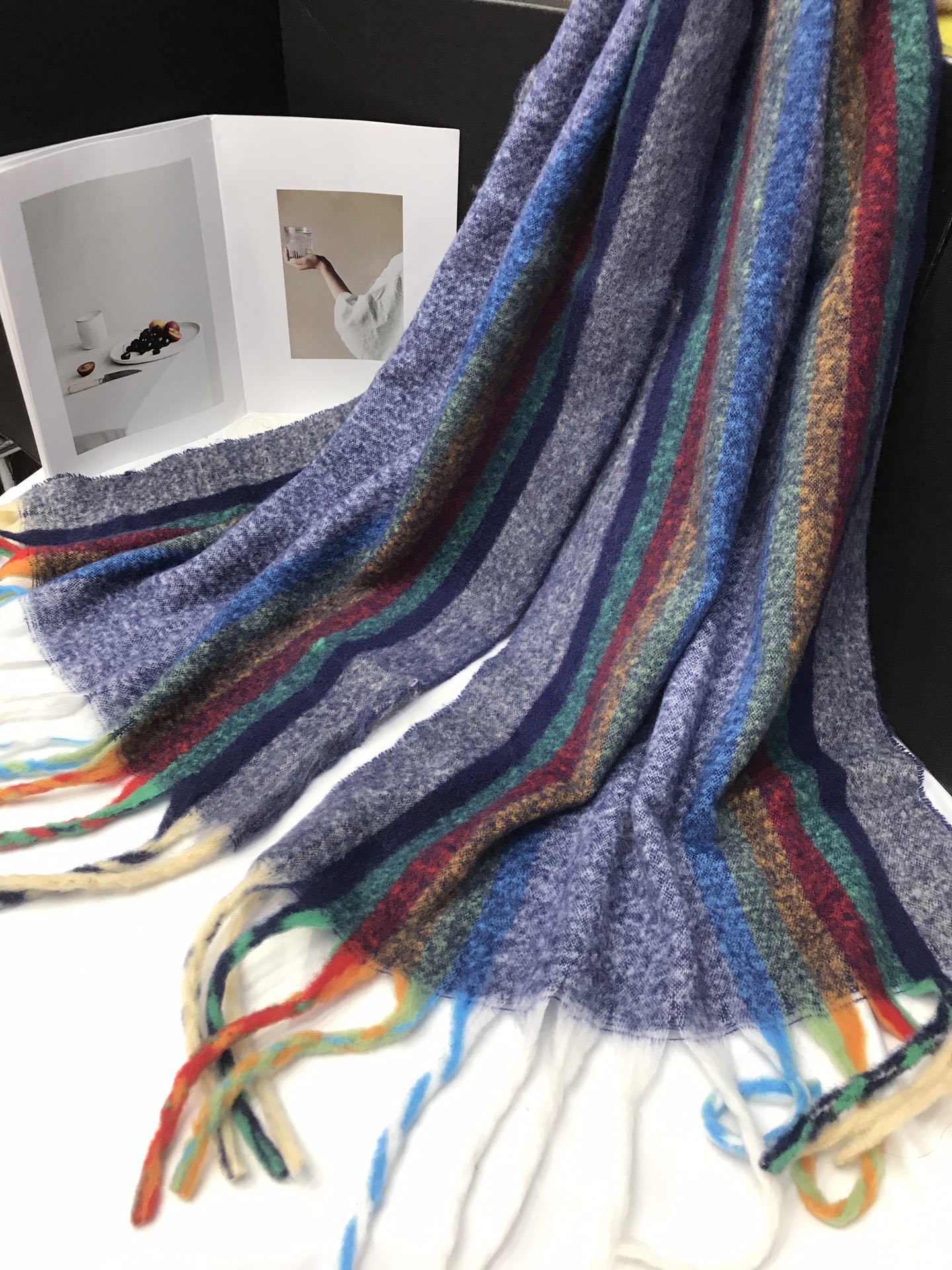 The cross-border scarf batch discovered the payment for the rainbow edge strip in the e-commerce live stream, which requires supply from the supply chain details Picture