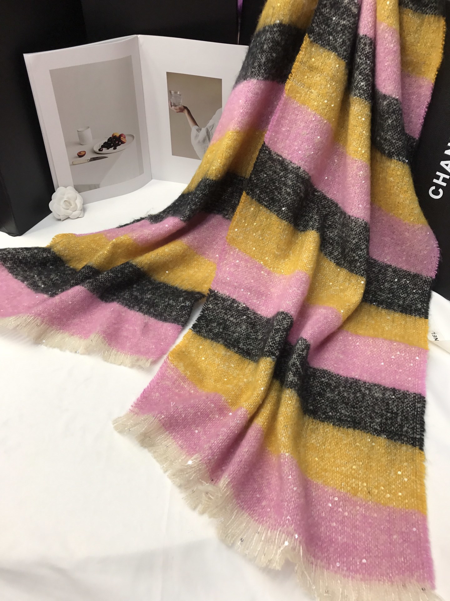 Wholesale of new cross-border scarves in stock, e-commerce live streaming, sequined horizontal stripes, supply chain