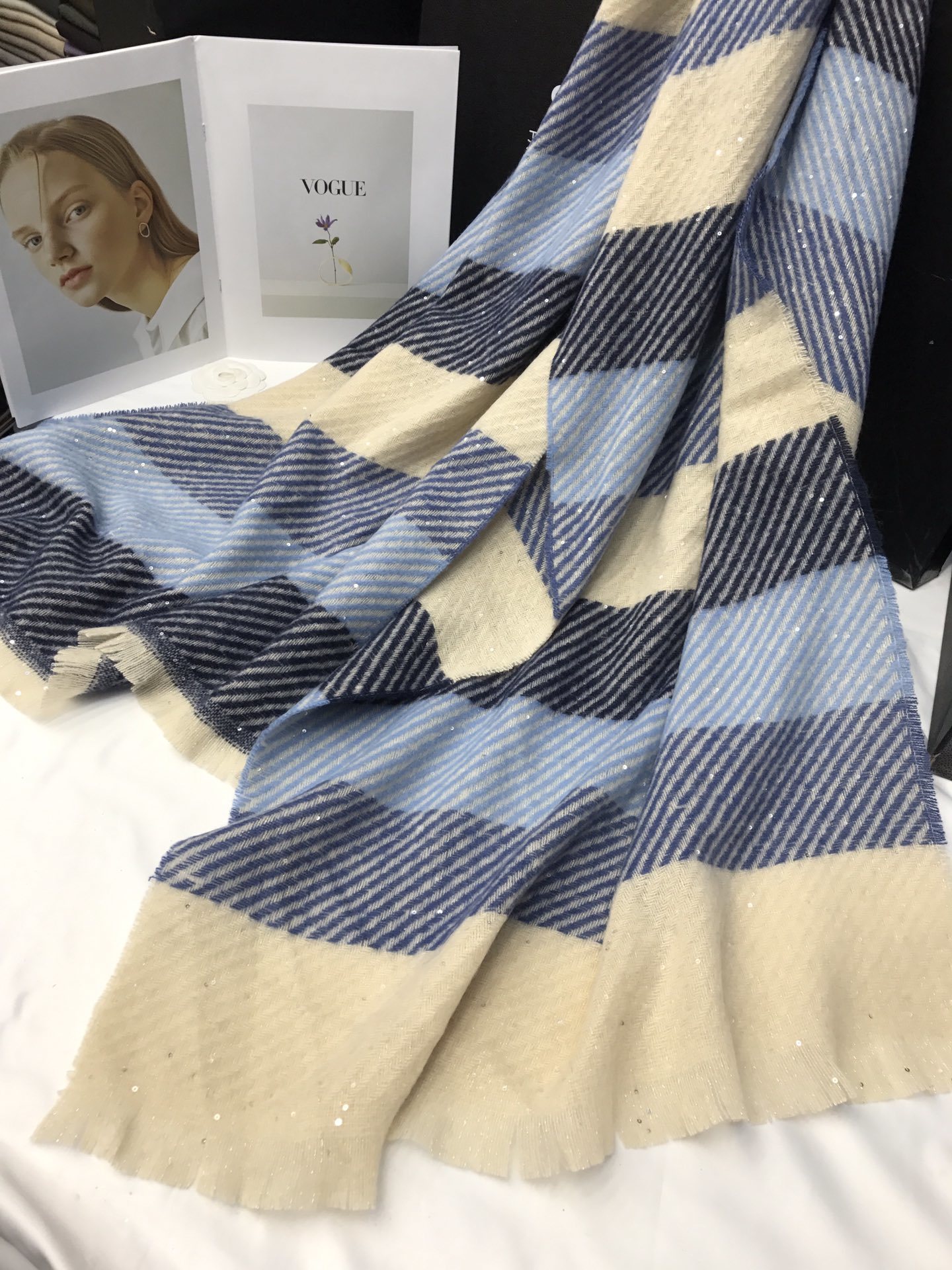 New order style cross-border scarf wholesale, e-commerce live streaming supply chain, small quantity in stock, twill sequin horizontal details Picture