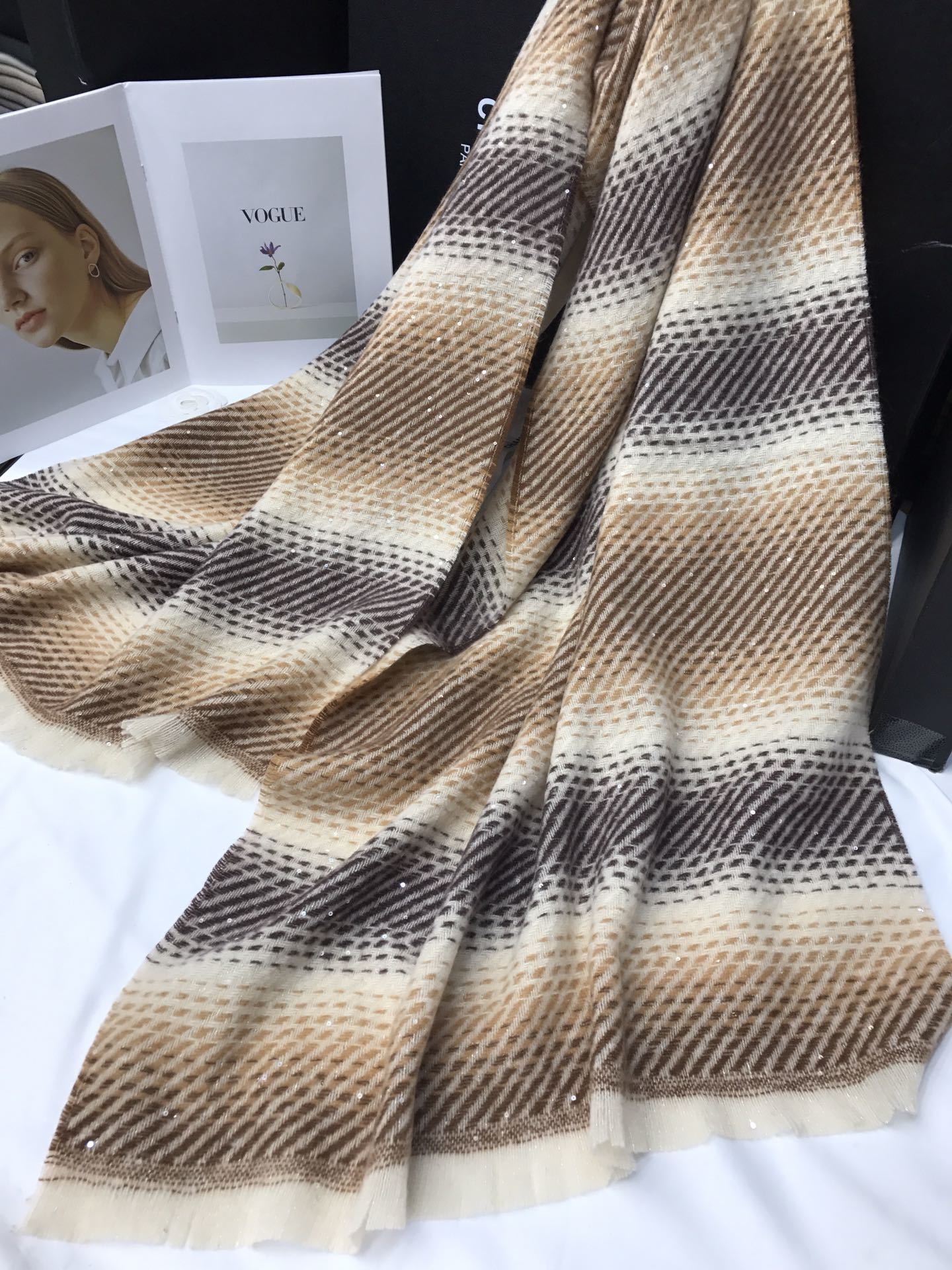New order style cross-border scarf wholesale, e-commerce live streaming supply chain, small quantity in stock, twill sequin horizontal