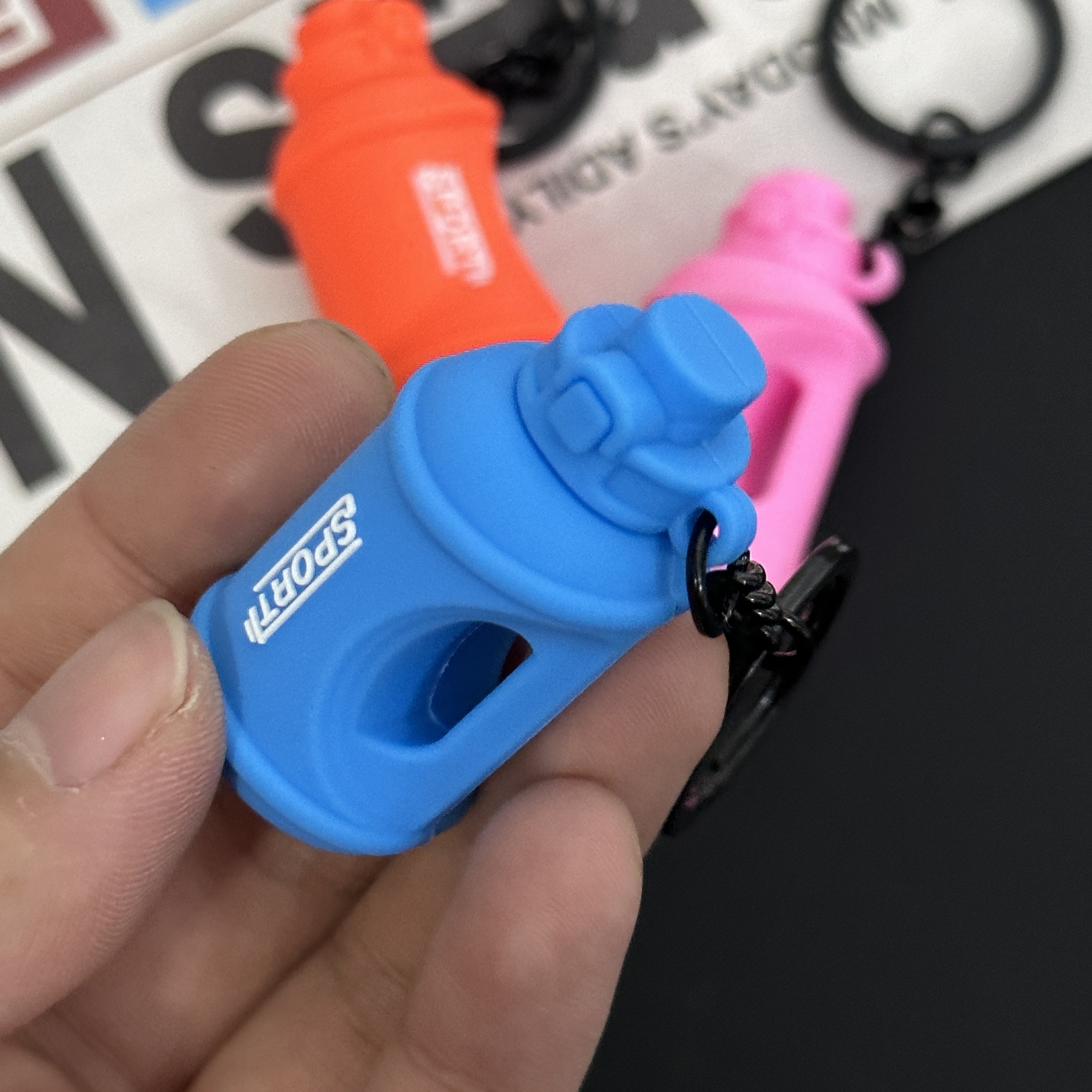 钥匙扣/卡通钥匙扣挂件/钥匙扣公仔挂件/发光闪光钥匙扣/流沙入油玩具细节图