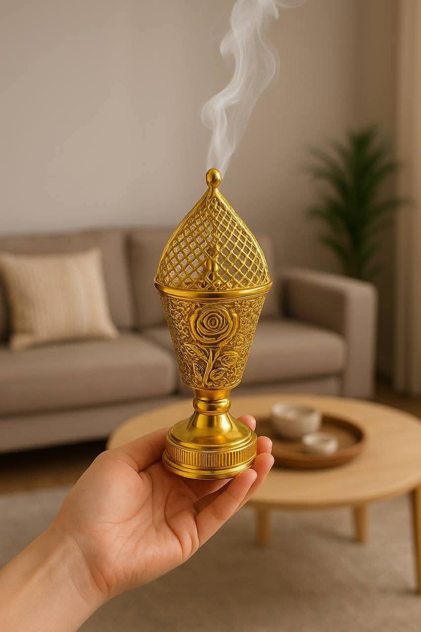 热销产品 全铁材质 电镀金色  适合家居 办公均可   产品款式新颖。。是送朋友，家人 客户的很好选择  包装精美  白底实物图