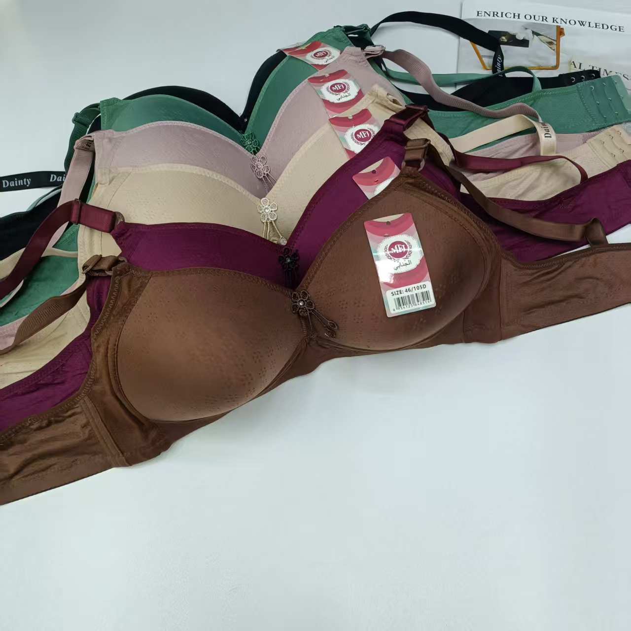 FCM-503# Women's bra for export to the Middle East and Africa. Solid color embroidered decoration bra. Women's large-sized gathering breathable bra. No underwire. Sexy and romantic bra. QNI Item Picture