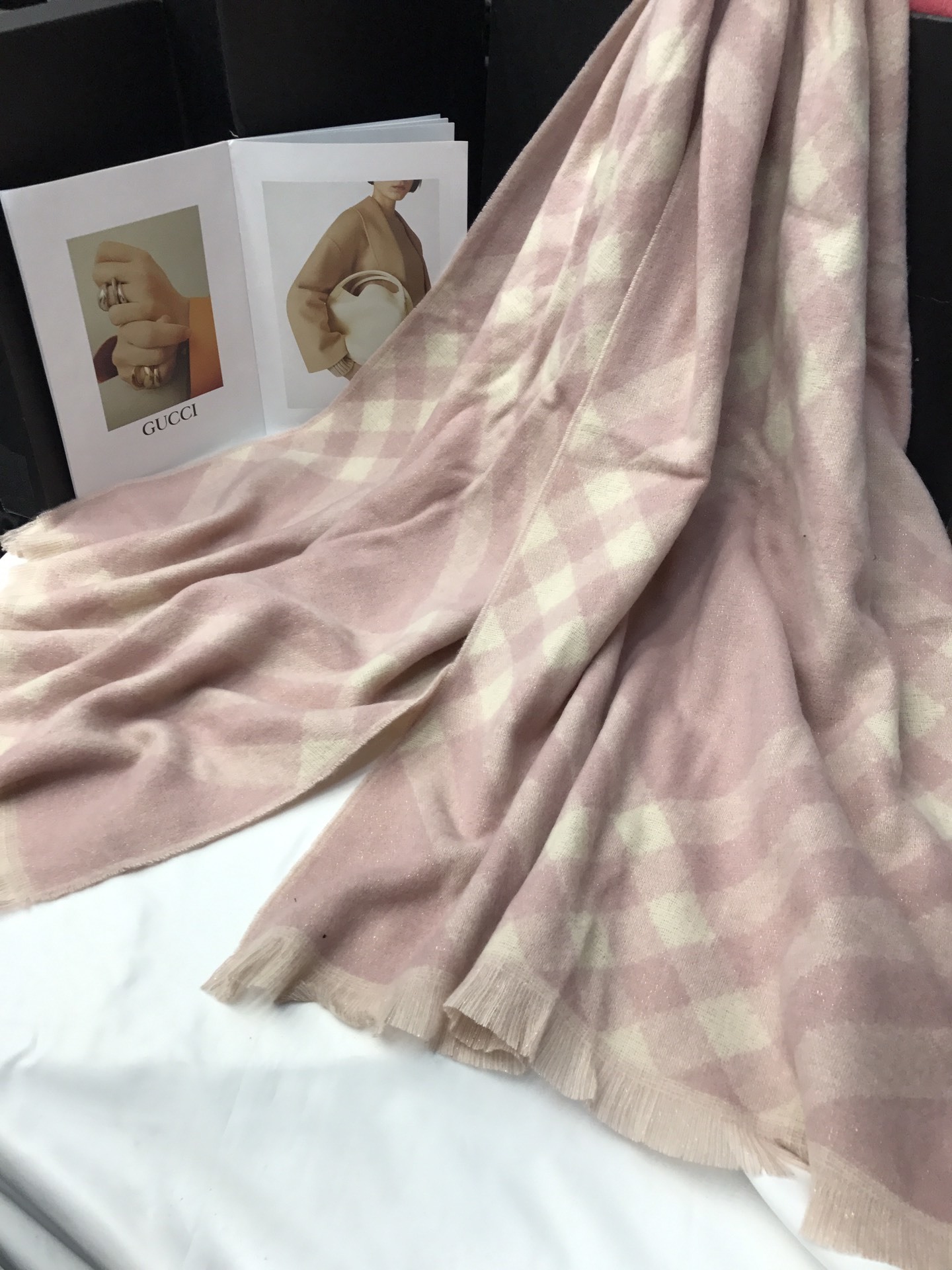 New cross-border in-stock scarves wholesale e-commerce live streaming supply chain supply of Liangsi Bagg Specification image