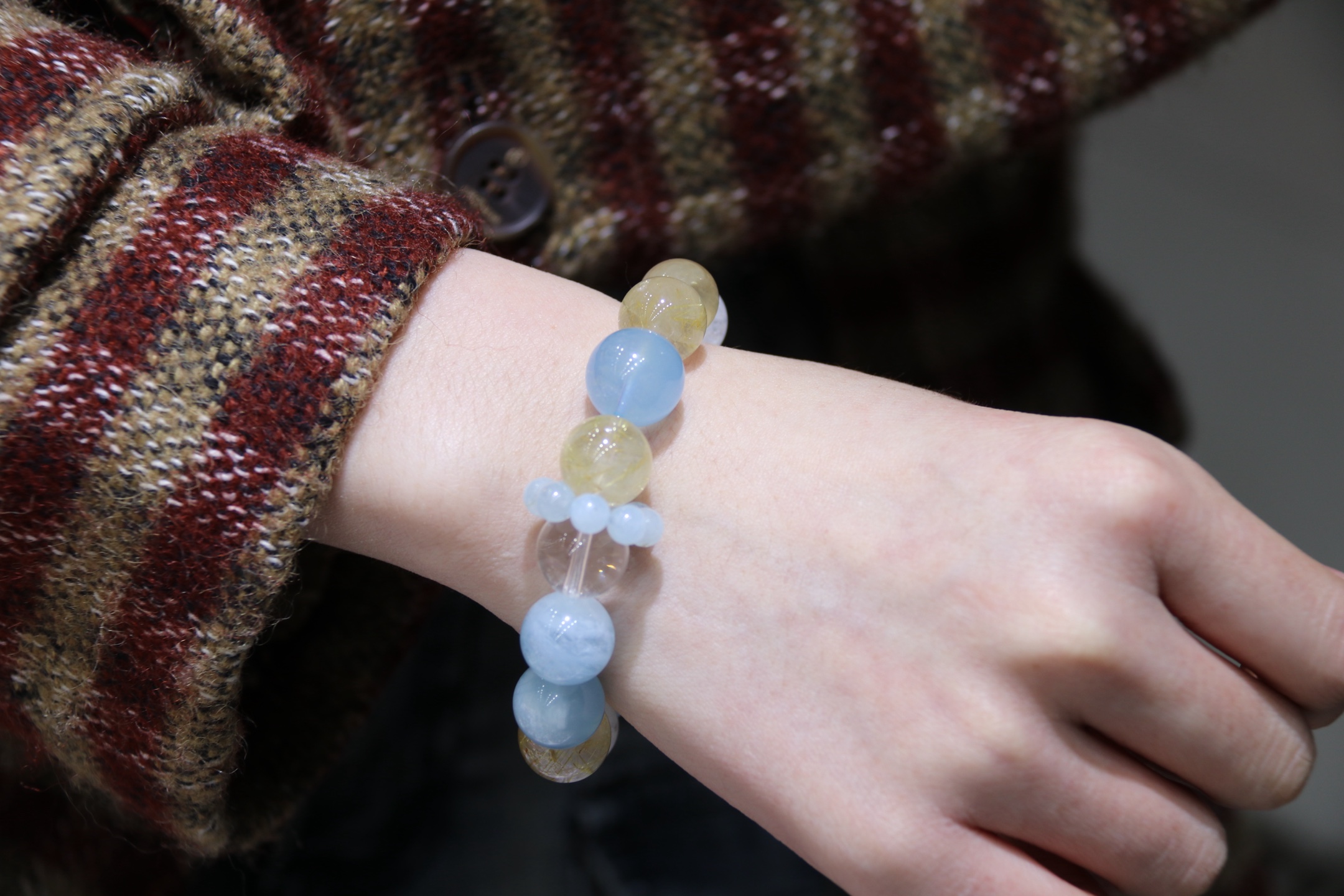 【 Ya Jin Pei Jewelry 】12mm aquamarine, rich in water (aquamarine), gold (golden rutile + White Ghost), brimming with elements of wealth accumulation and treasures Application Scenario