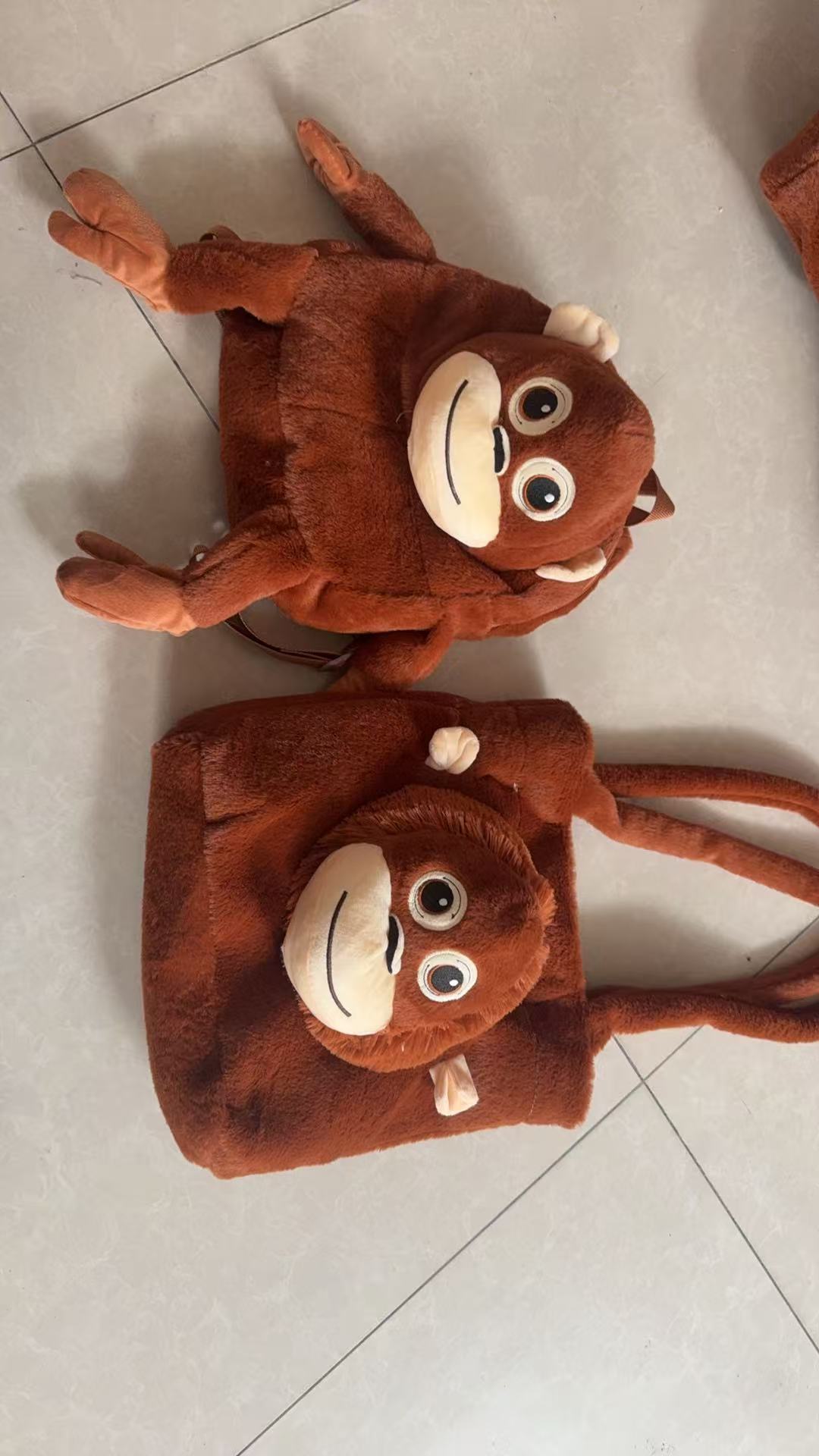 跨境大猩猩公仔大容量背包毛绒玩具仿真猴子玩偶双肩包斜挎包批发细节图